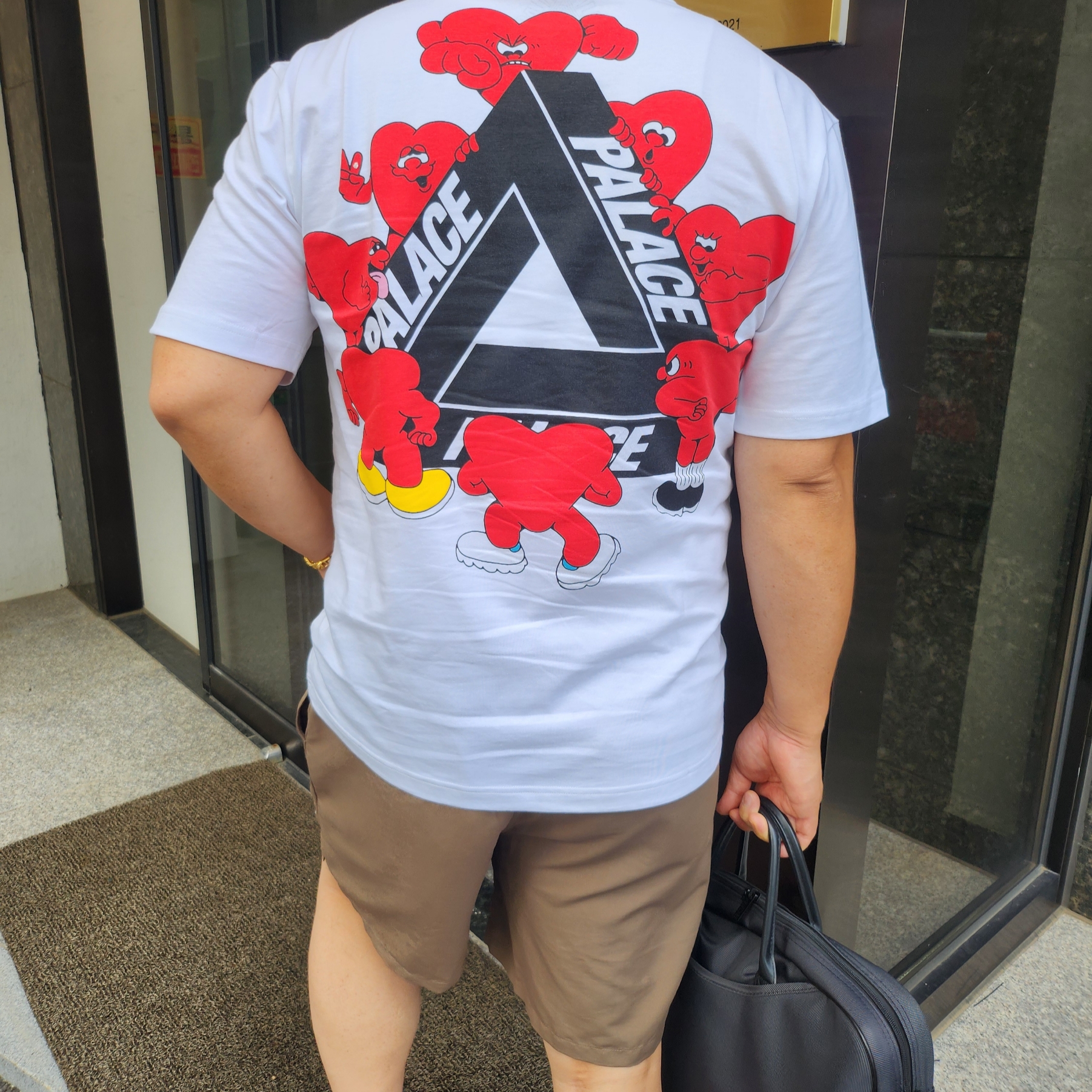 Stussy Big Stock Water Shorts Brown, Palace Tri-Hearts T-Shirt White - 24SS 착용 스타일 - 1