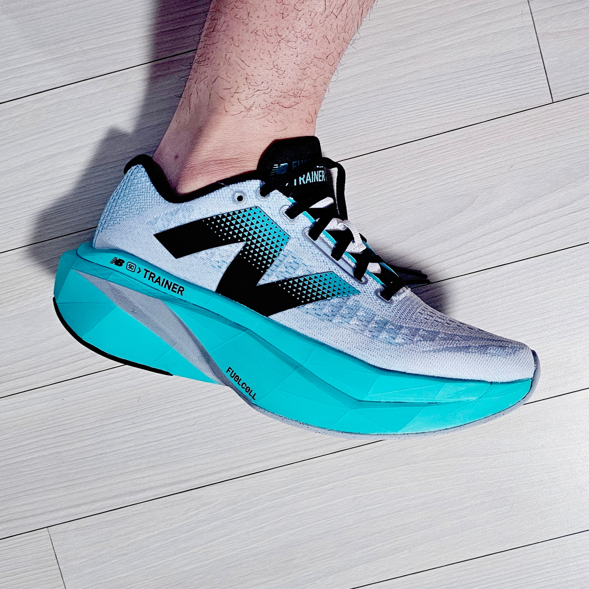 New Balance FuelCell Supercomp Trainer v3 White Cyber Jade - 2E Wide 착용 스타일