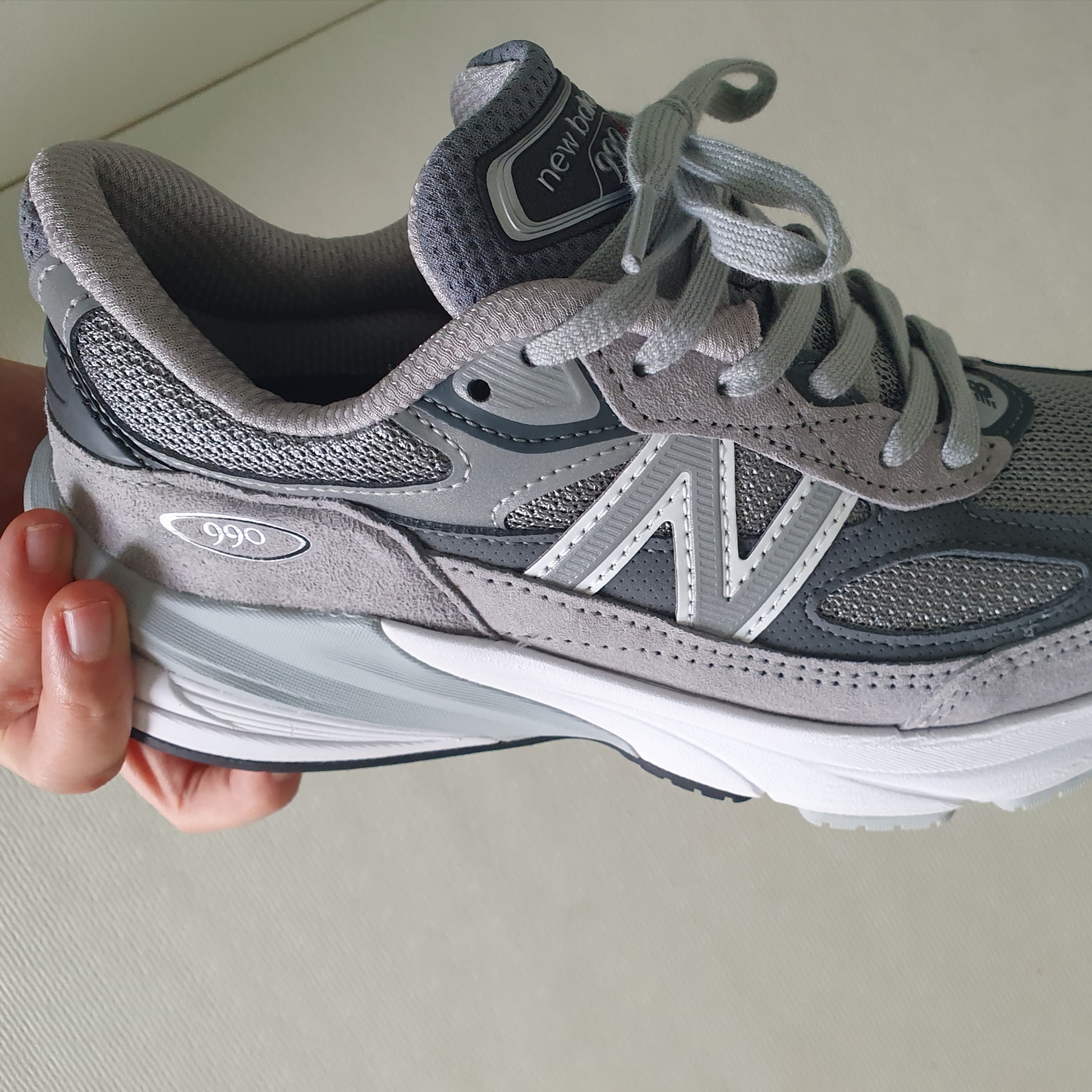 (W) New Balance 990v6 Made in USA Grey - B Standard 착용 스타일