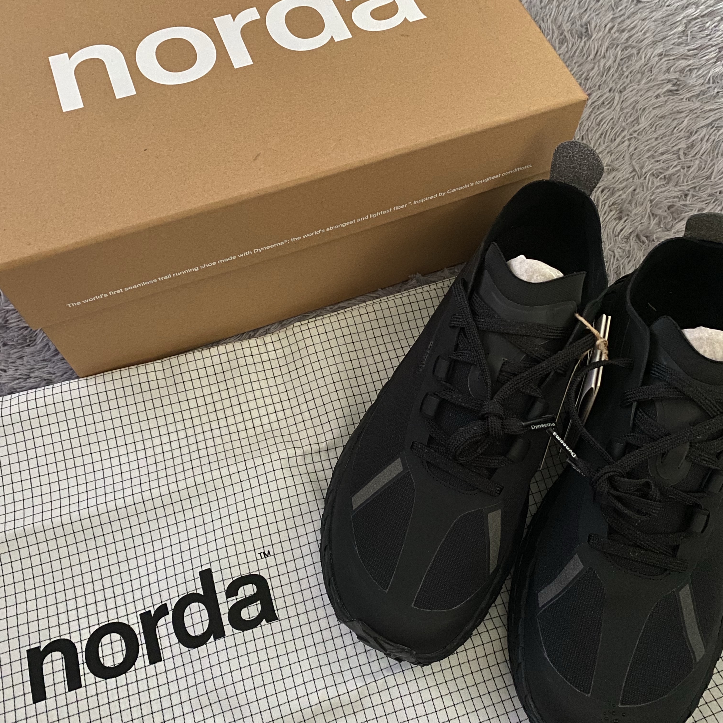 Norda 001/A Stealth Black 착용 스타일 - 1