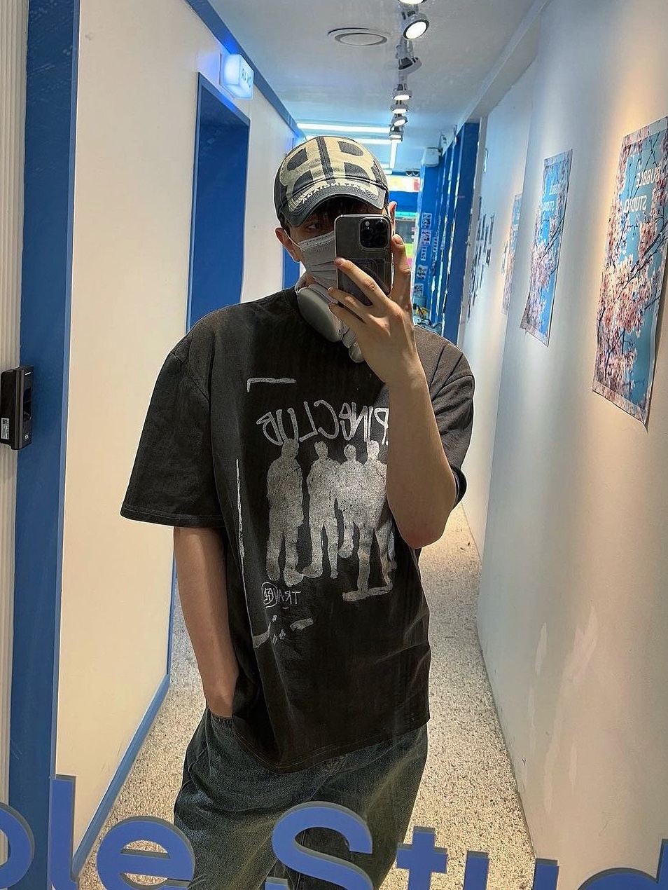 Balenciaga BB Sprayed Cap Grey, Apple AirPods Max Lightning Silver (Korean Ver.) 착용 스타일