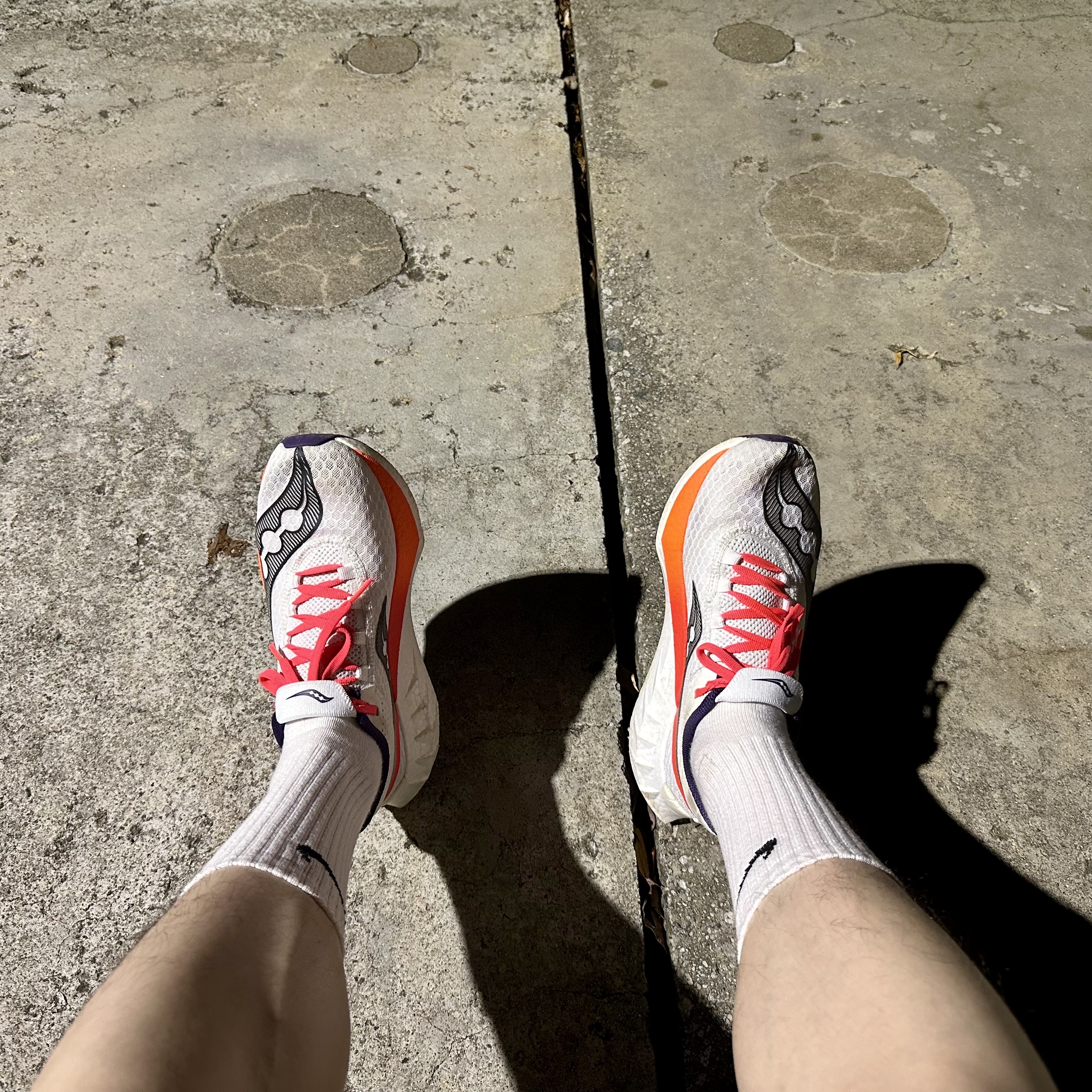 Saucony Endorphin Pro 4 White 착용 스타일