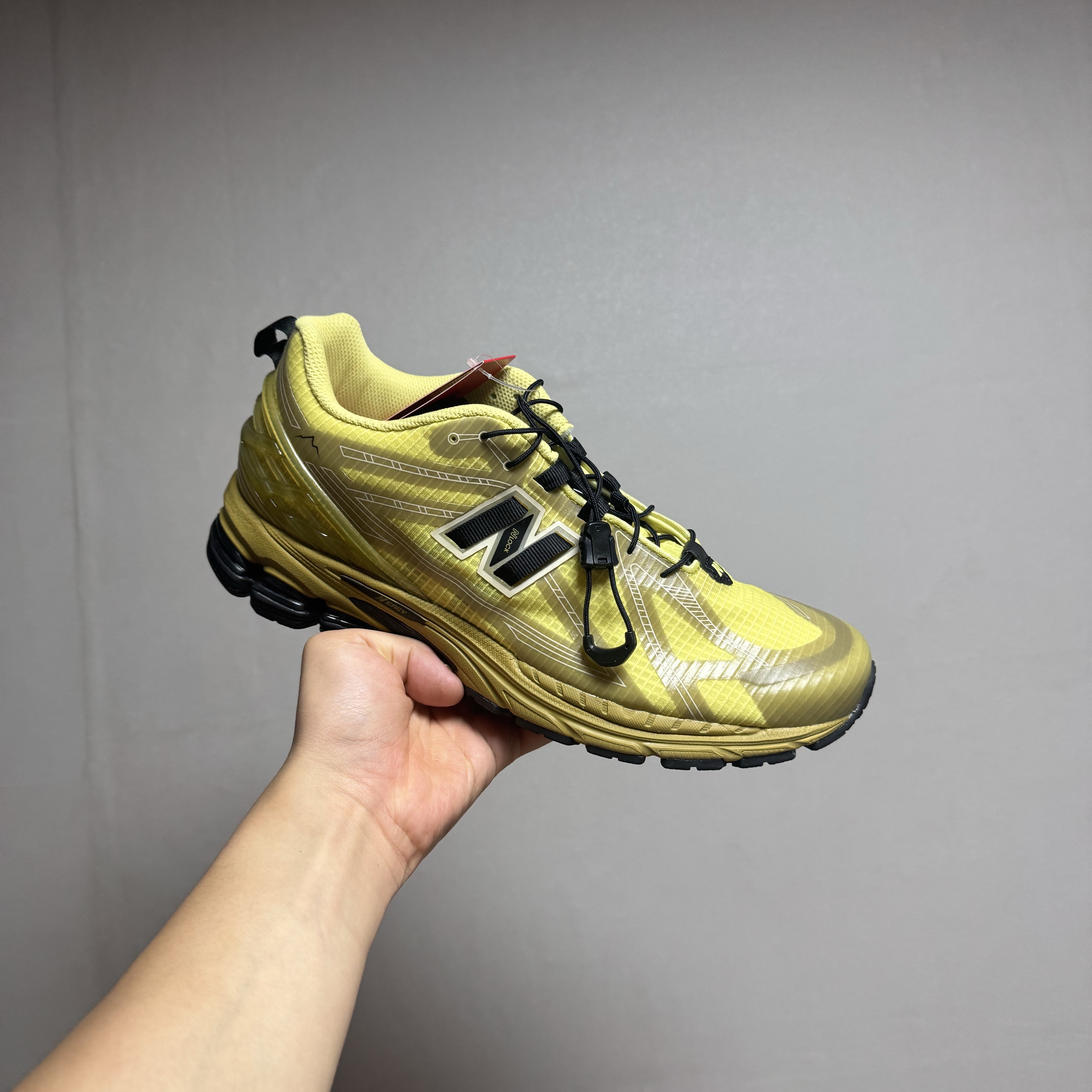 New Balance x Cayl 1906R Yellow 착용 스타일