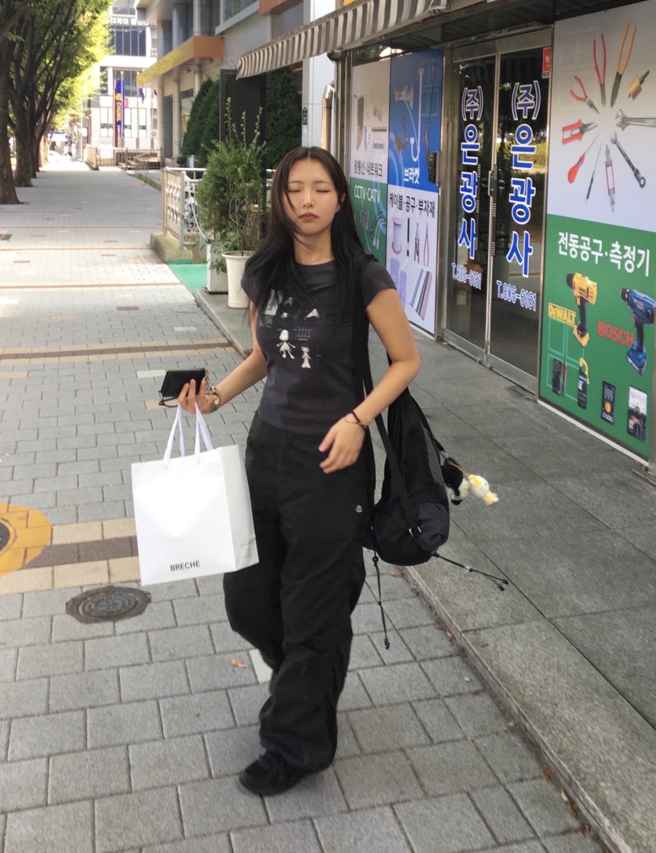 Maison Margiela Keyring Wallet Black, Asics Jog 100 2 Black 착용 스타일 - 1