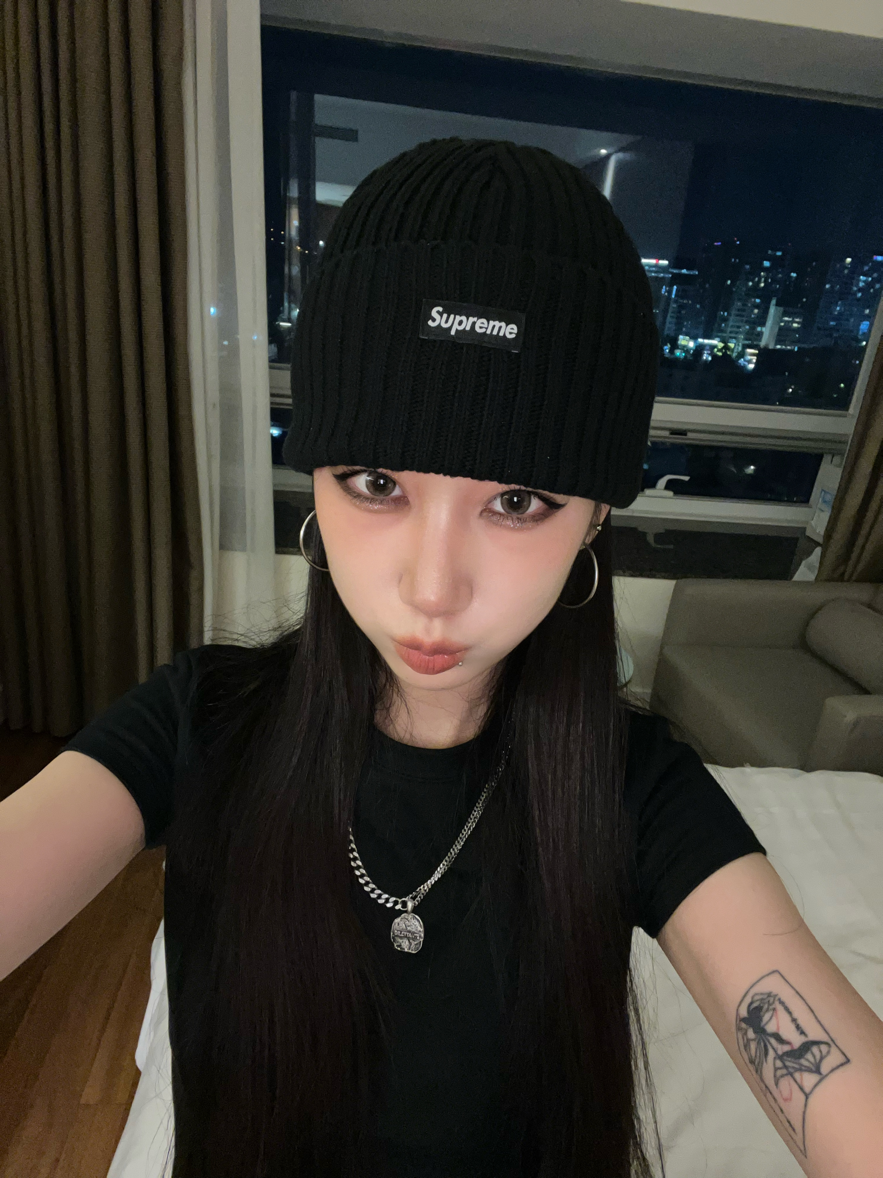 Supreme Overdyed Beanie Black, IAB Studio Socks White (5 Pack) 착용 스타일 - 1