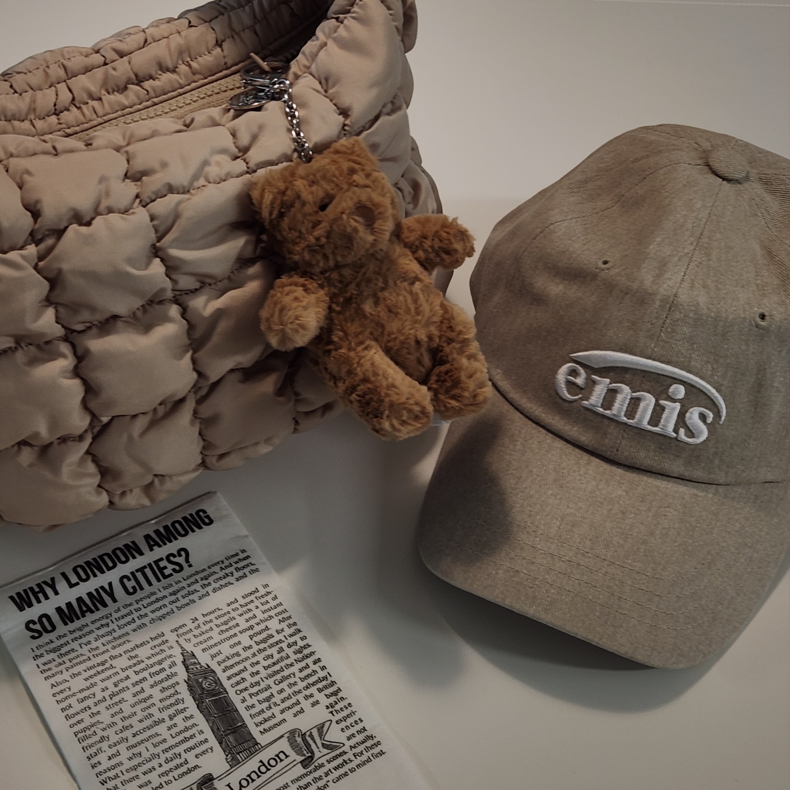Jellycat Bartholomew Bear Bag Charm Brown, Emis New Logo Pigment Ball Cap Beige 착용 스타일