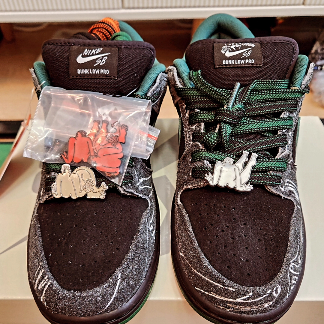 Nike x There SB Dunk Low Pro Anthracite and Gorge Green 착용 스타일 - 1