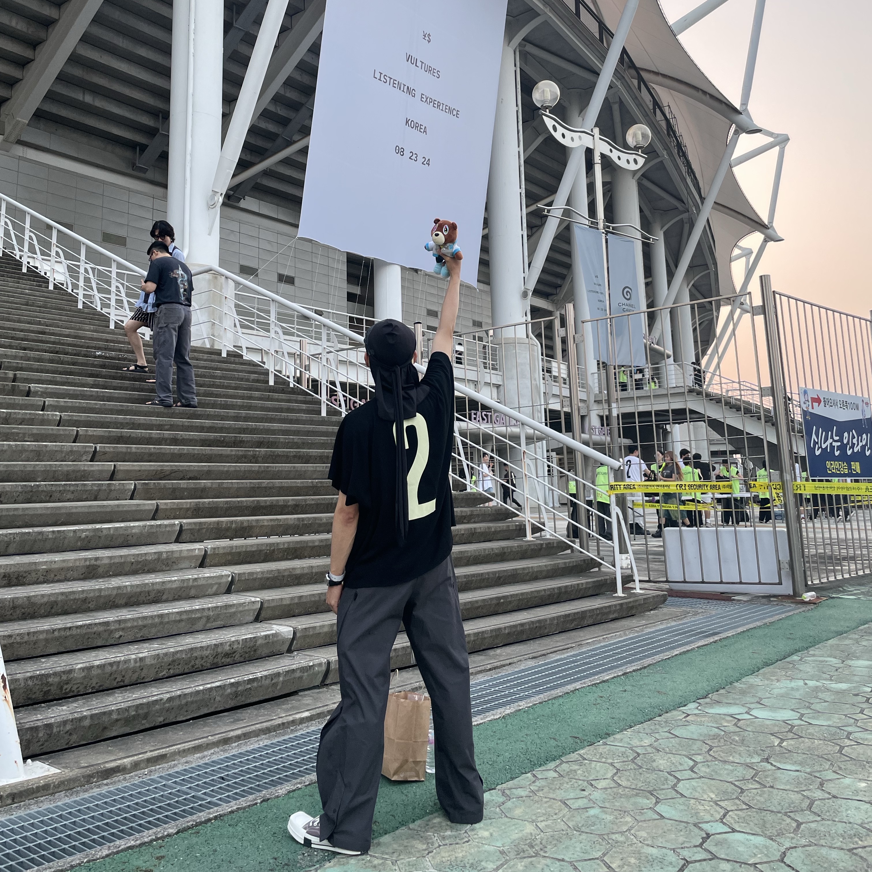 Yeezy Two Box T-Shirt Black (Vultures Listening Experience Korea Exclusive), Converse x Drkshdw Turbodrk Chuck 70 Hi Laceless Iron 착용 스타일