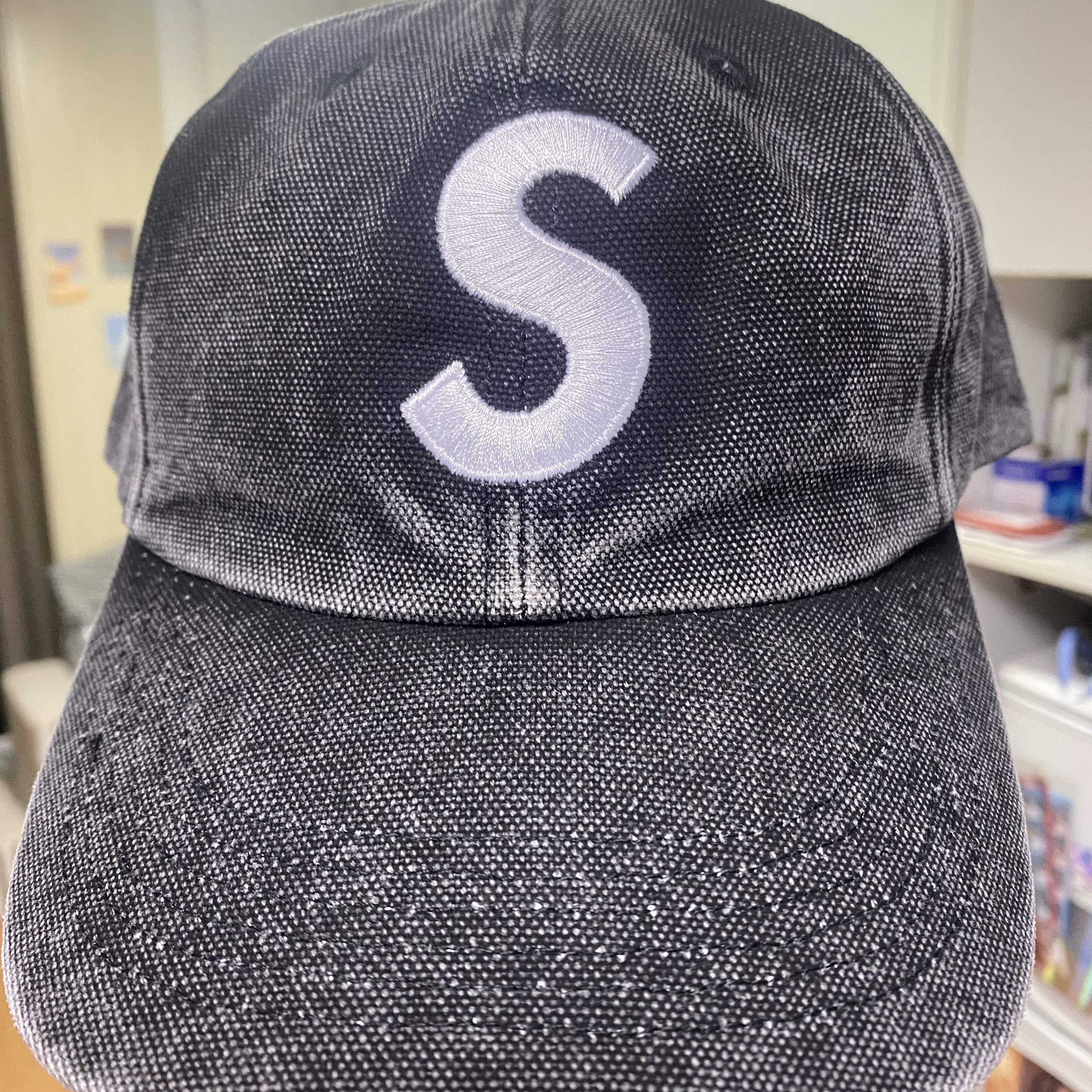 Supreme Pigment S Logo 6-Panel Black - 24FW 착용 스타일