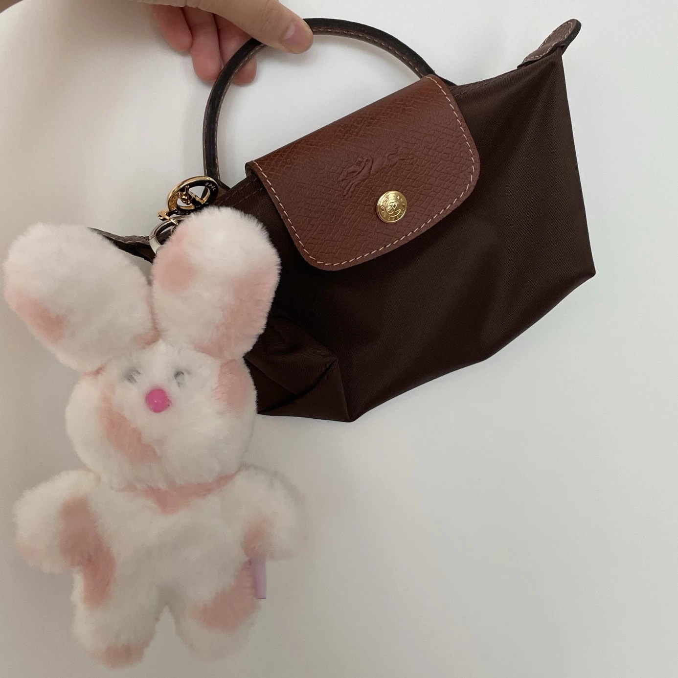 Longchamp Le Pliage Original Handle Pouch Ebony 착용 스타일