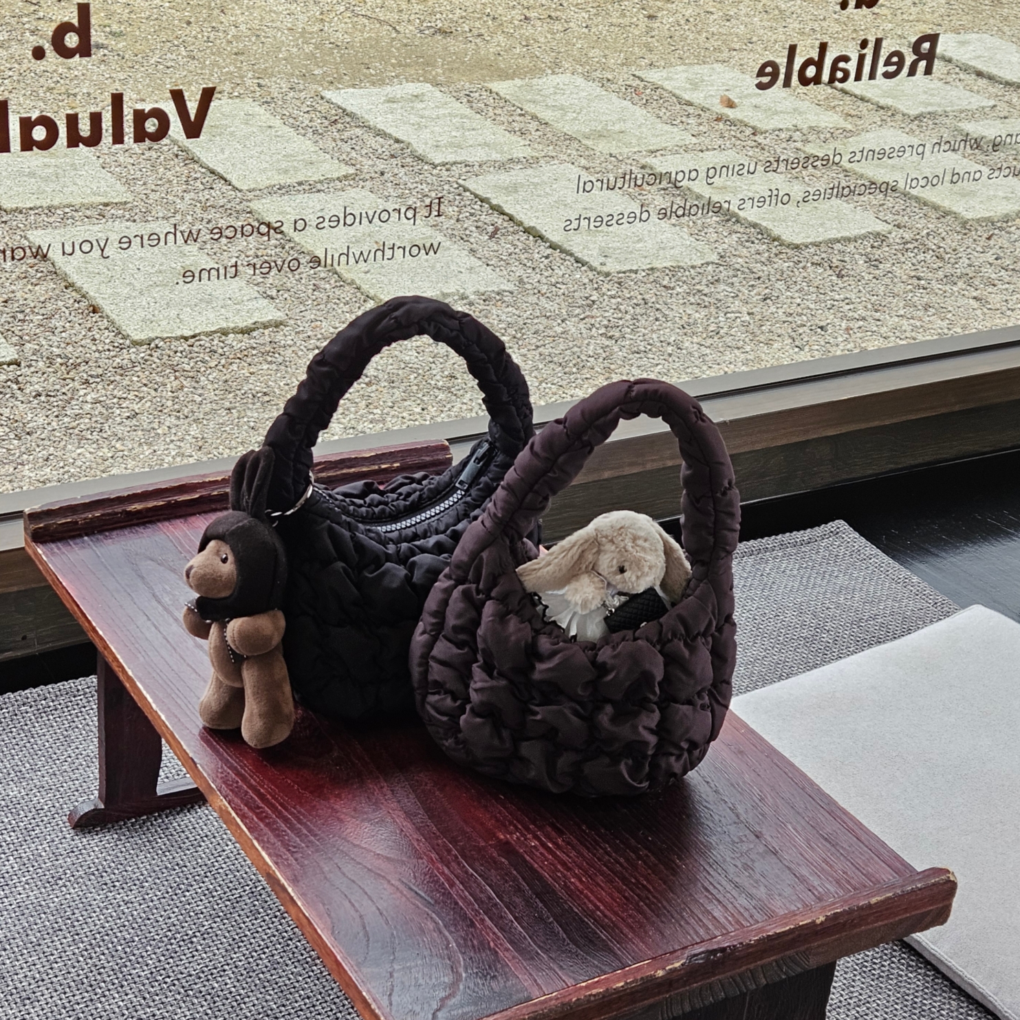COS Quilted Micro Bag Dark Brown, COS Quilted Micro Bag Black 착용 스타일