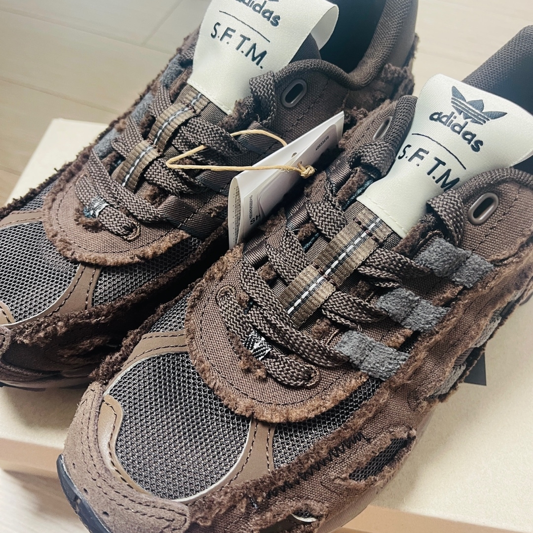 Adidas x Song for the Mute Shadowturf Dark Brown 착용 스타일 - 1