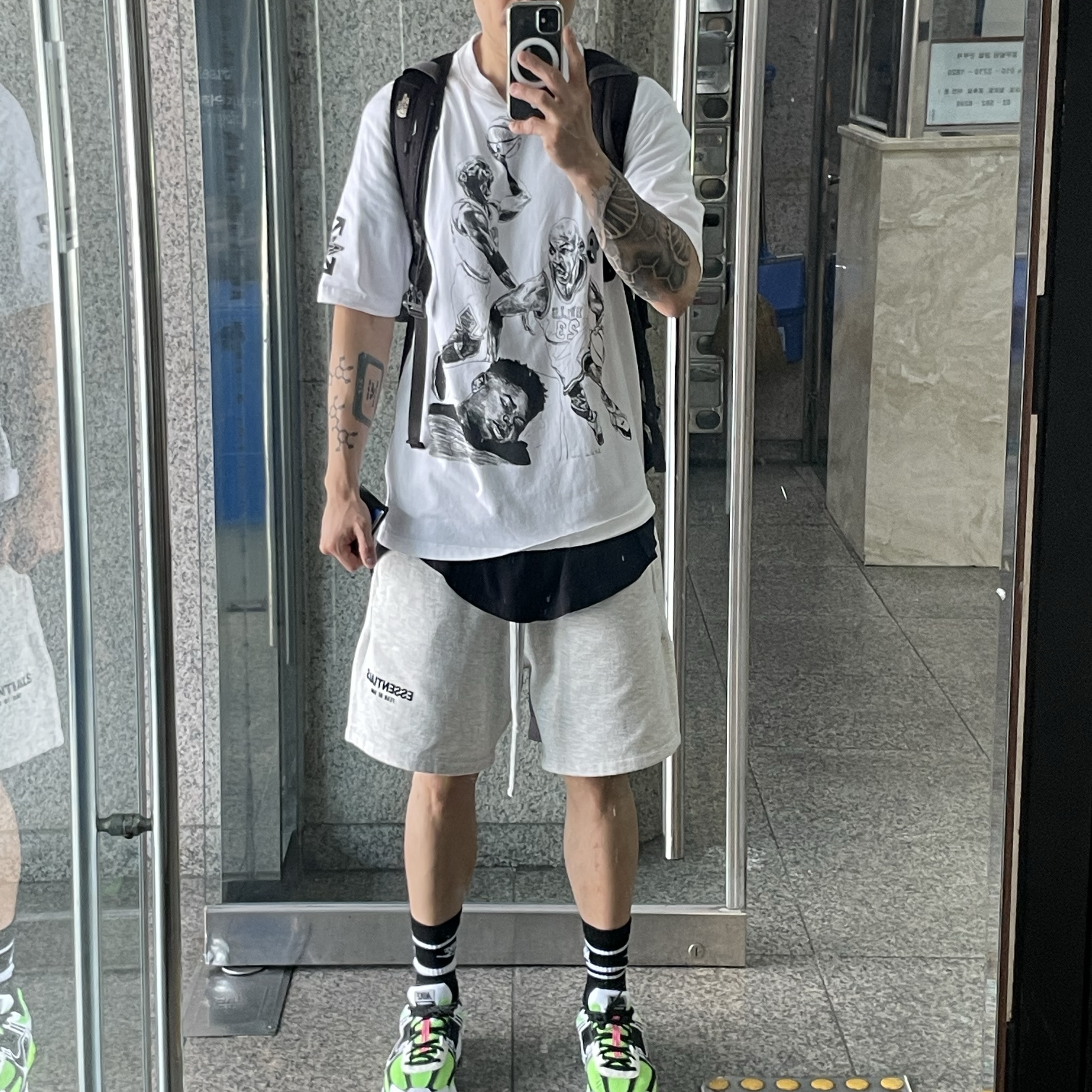 Nike Zoom Vomero 5 Electric Green Black, Essentials Fleece Shorts Heather Oatmeal - 20FW 착용 스타일