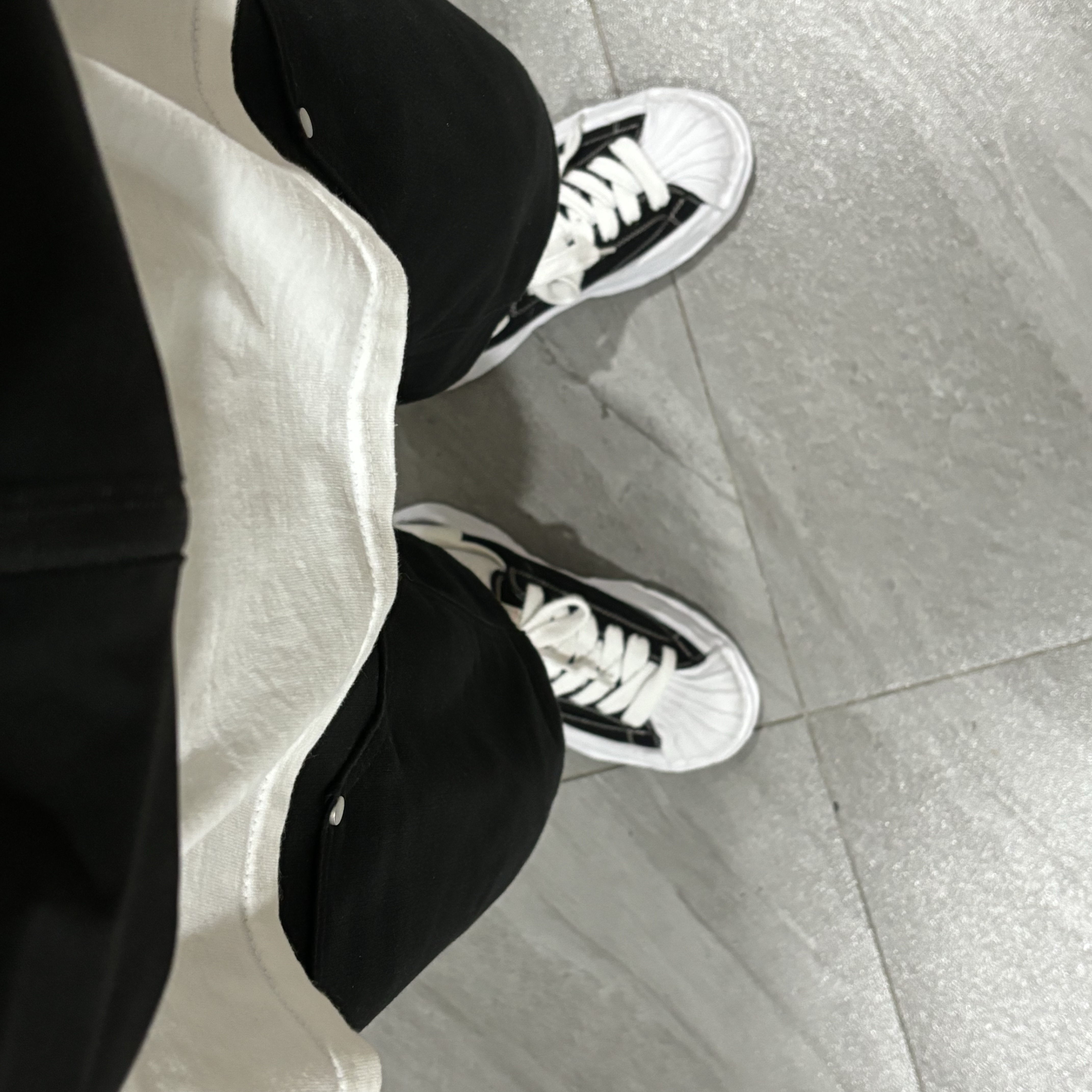 Maison Mihara Yasuhiro Blakey OG Sole Canvas Low-top Sneakers Black White 착용 스타일