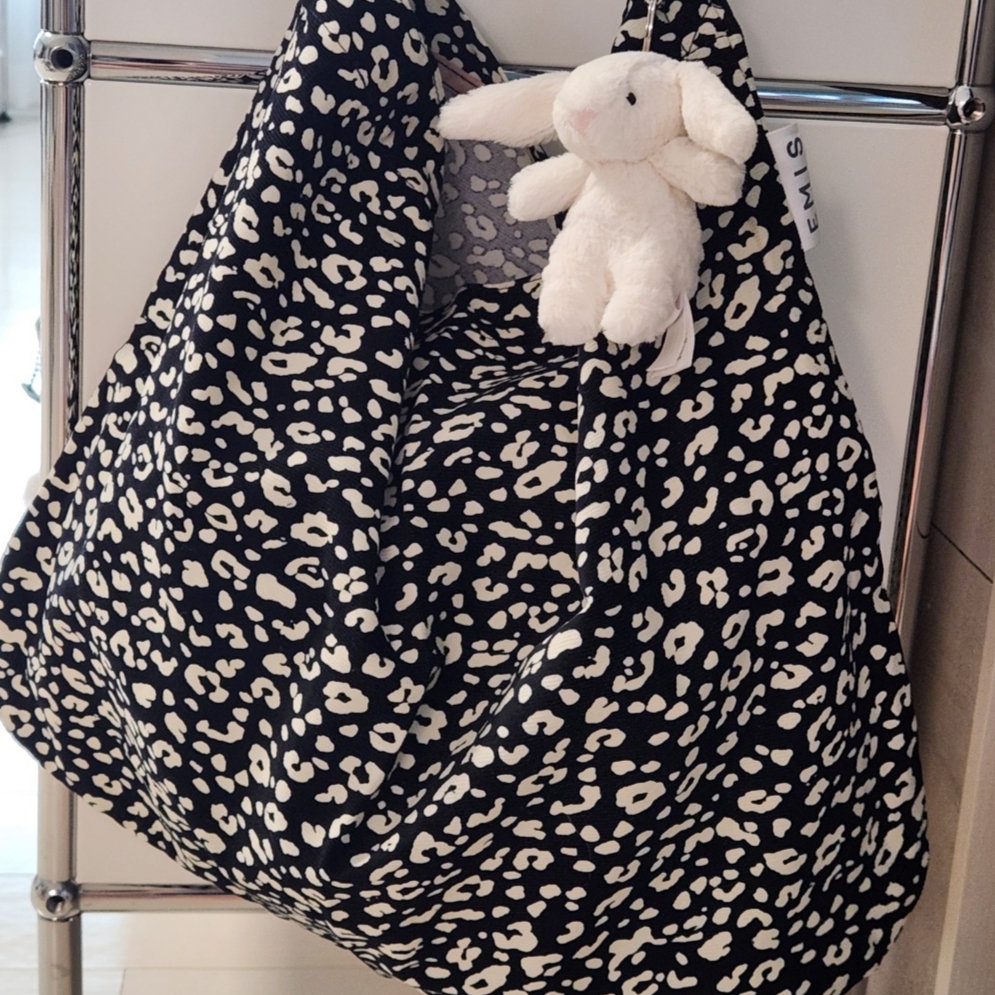 Emis 22Y Leopard Corduroy Eco Bag Black, Jellycat Bashful Bunny Bag Charm Cream 착용 스타일 - 1