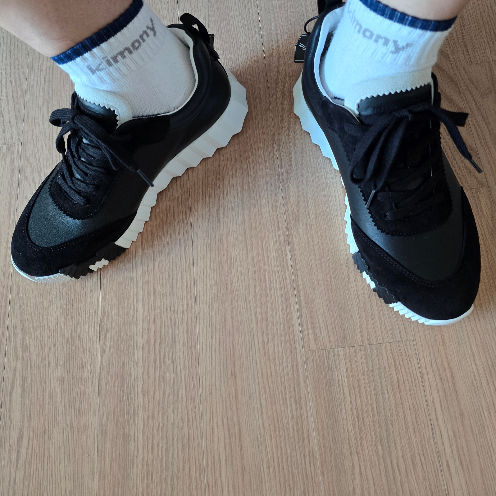 Hermes Bouncing Sneakers Calfskin Suede Goatskin & Noir 착용 스타일 - 3