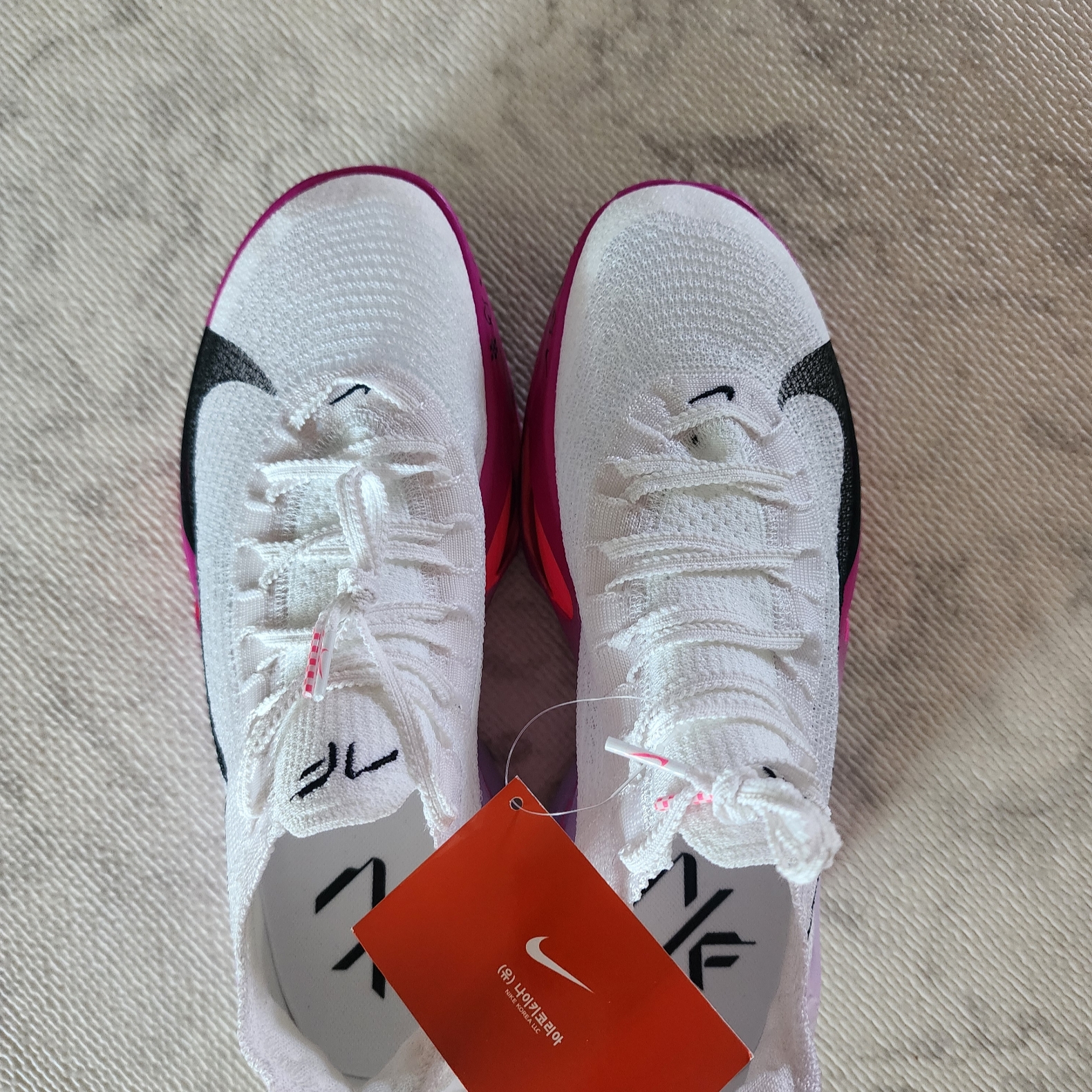 Nike Air Zoom Alphafly Next% 3 Hyper Pink 착용 스타일 - 3