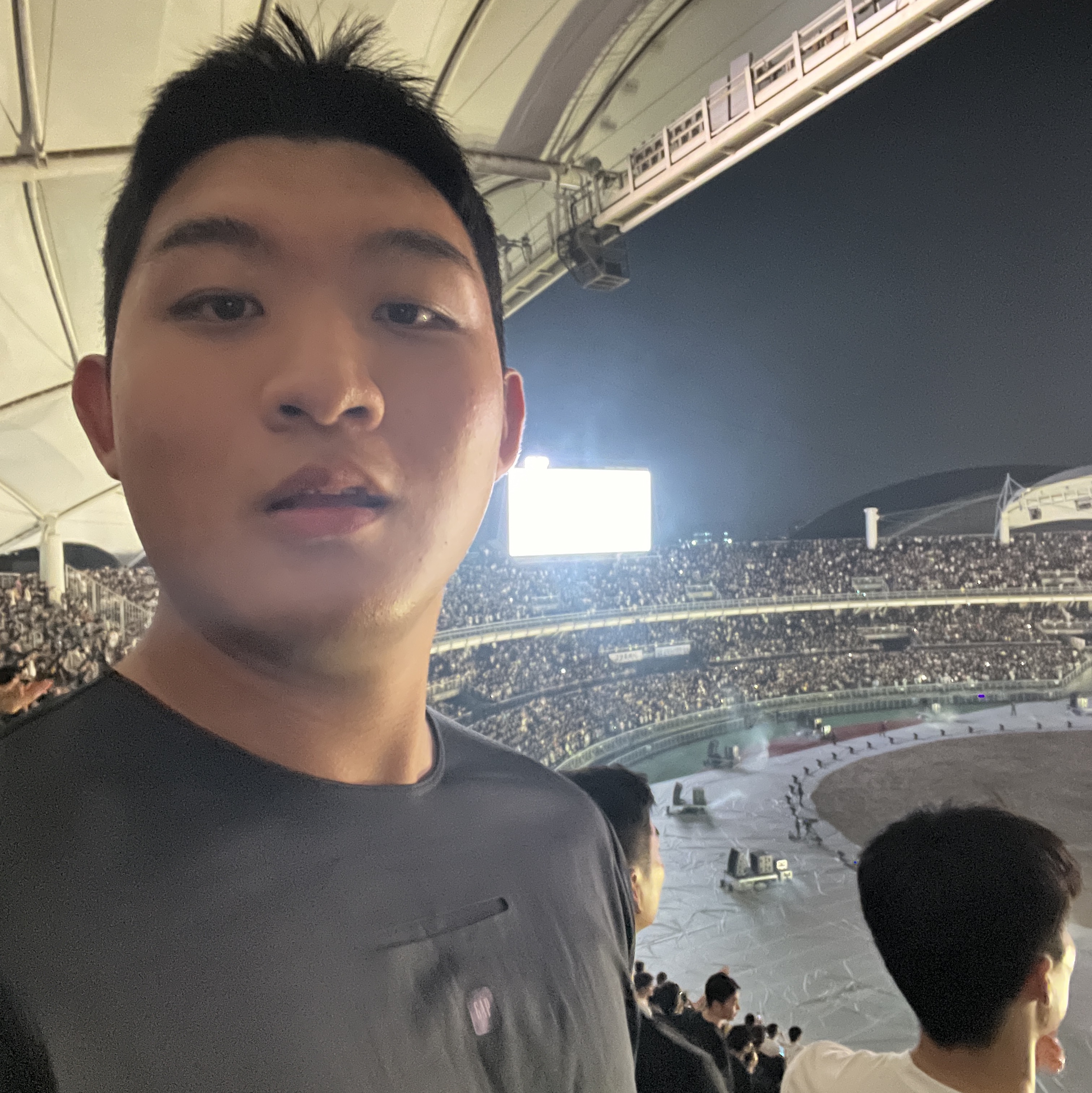 Yeezy Gap Engineered By Balenciaga Long-Sleeve Second Skin Black 착용 스타일