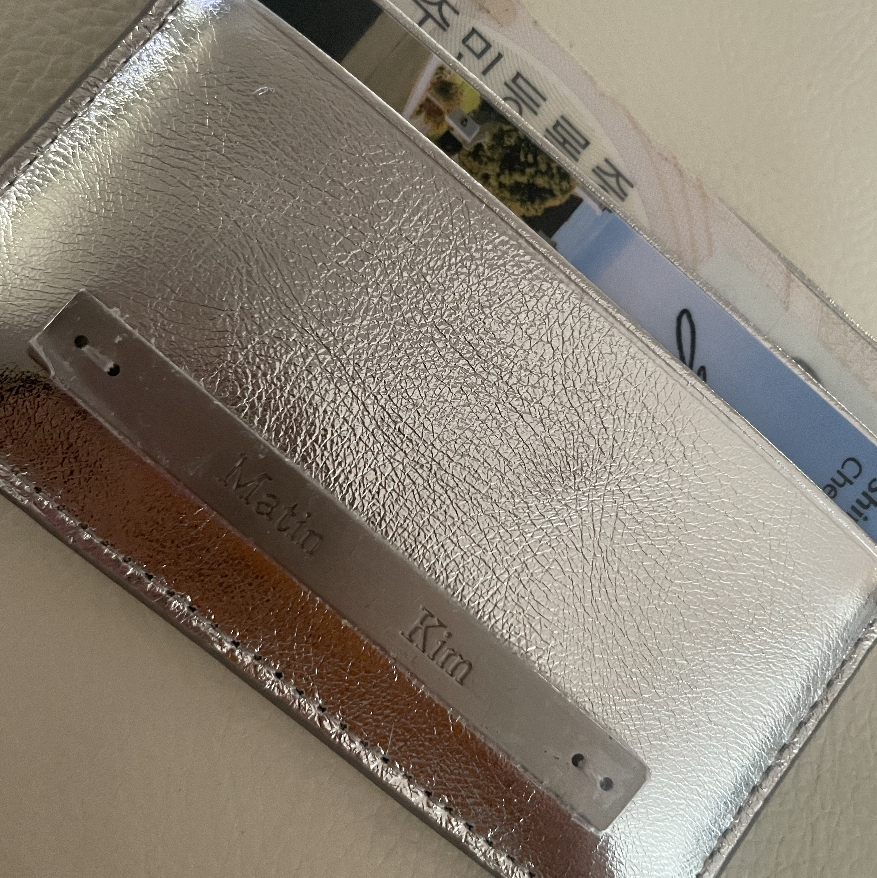 Matin Kim Vintage Card Wallet Silver 착용 스타일