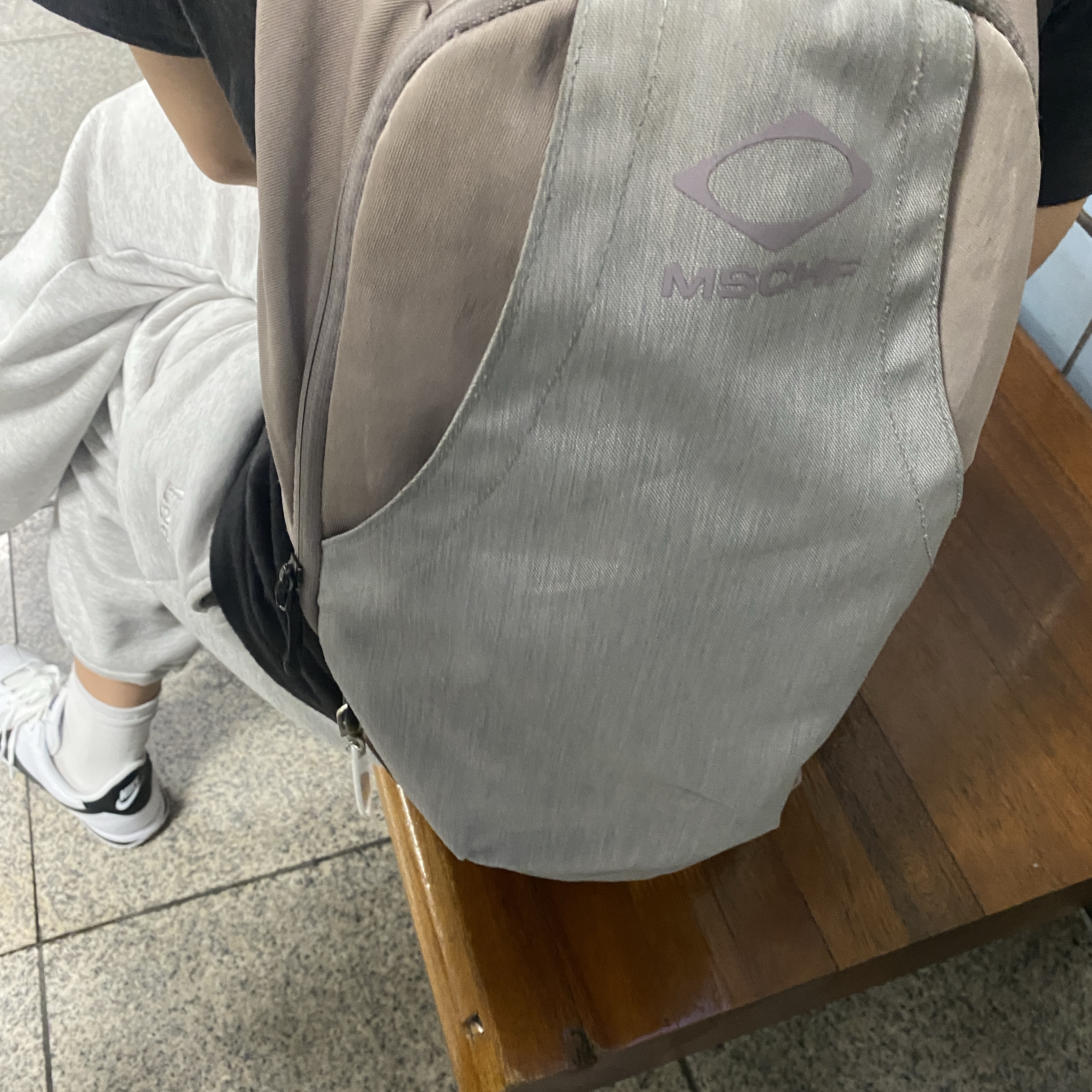 Mischief Rhombus Backpack Pink Grey 착용 스타일