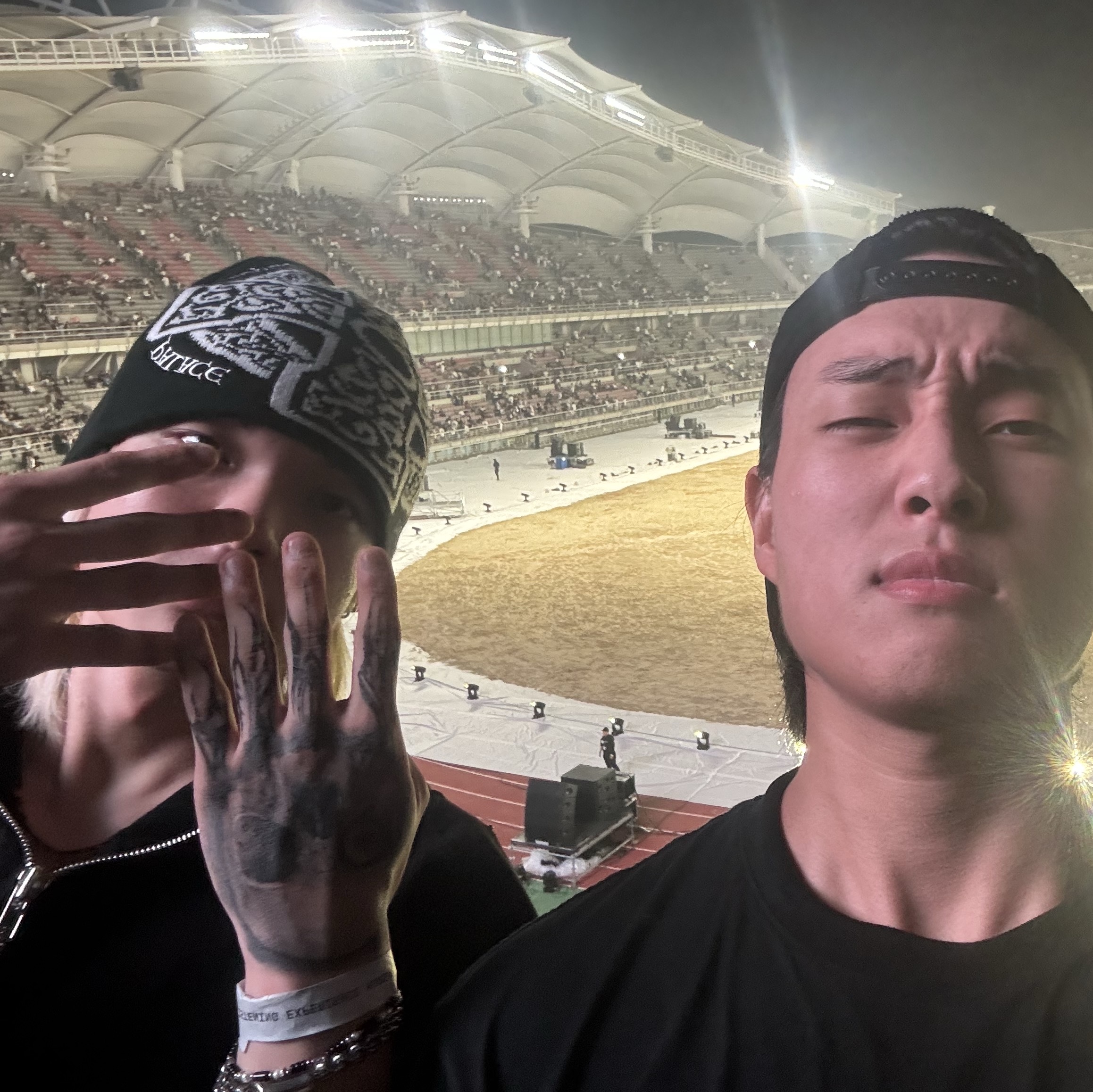 Palace Celtic Nein Cuff Beanie Black - 24FW, [KREAM 단독] Scudo Shell Black Pearl Beads Bracelet 착용 스타일 - 1