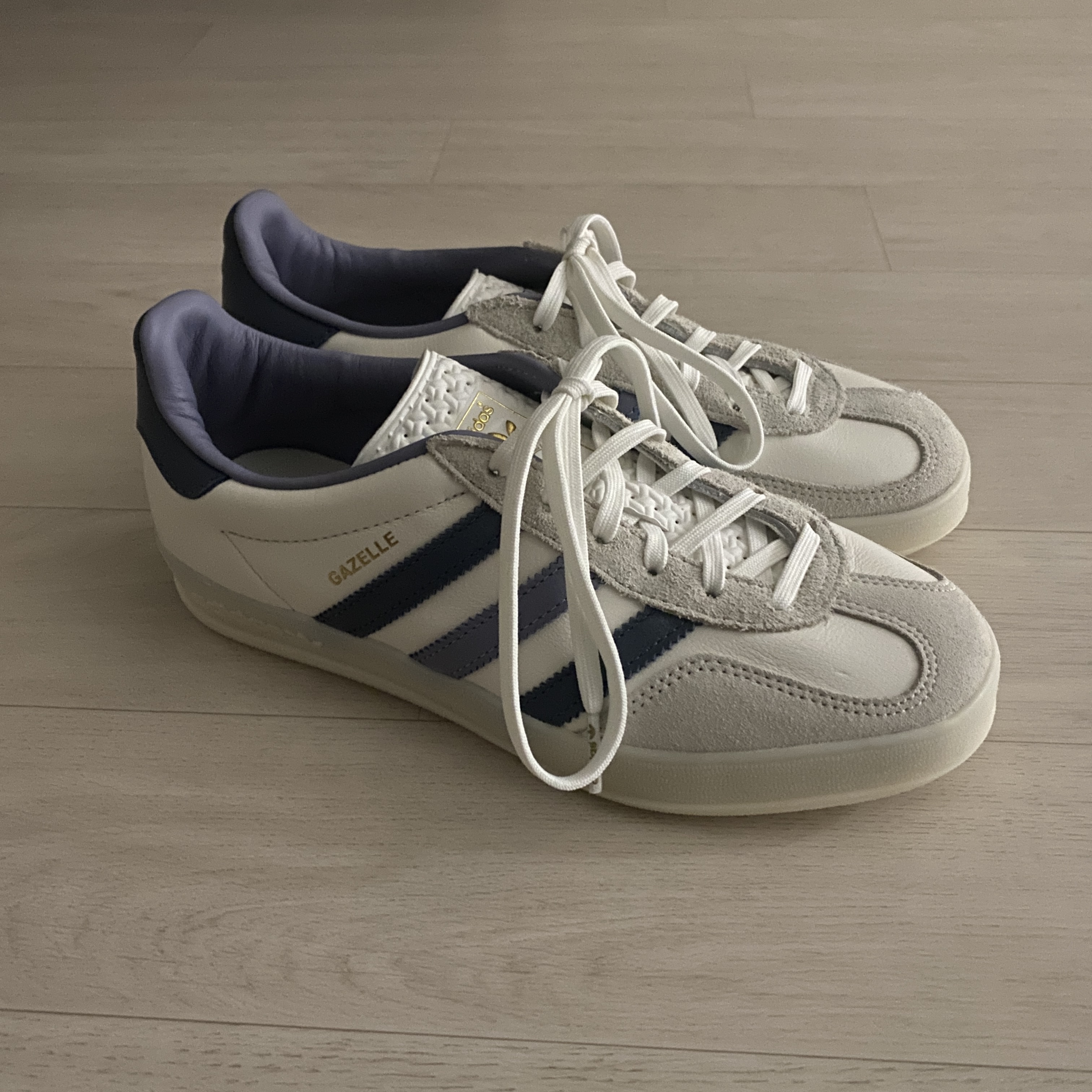 Adidas Gazelle Indoor Core White Preloved Ink 착용 스타일