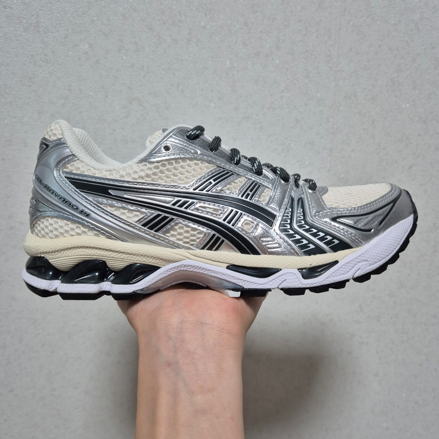 Asics x Kith Gel-Kayano 14 Cream Scarab 착용 스타일 - 1
