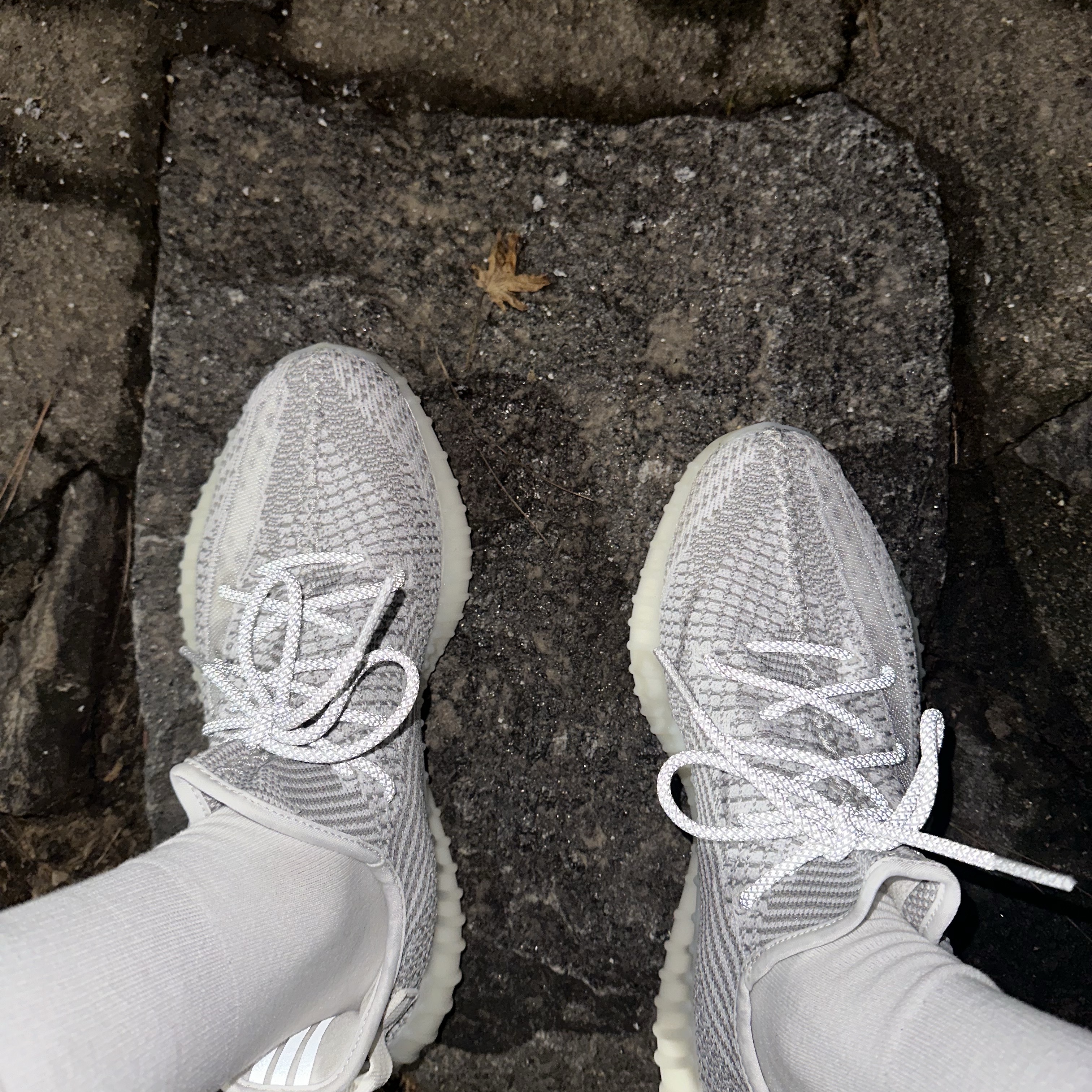 Adidas Yeezy Boost 350 V2 Static 2023 착용 스타일