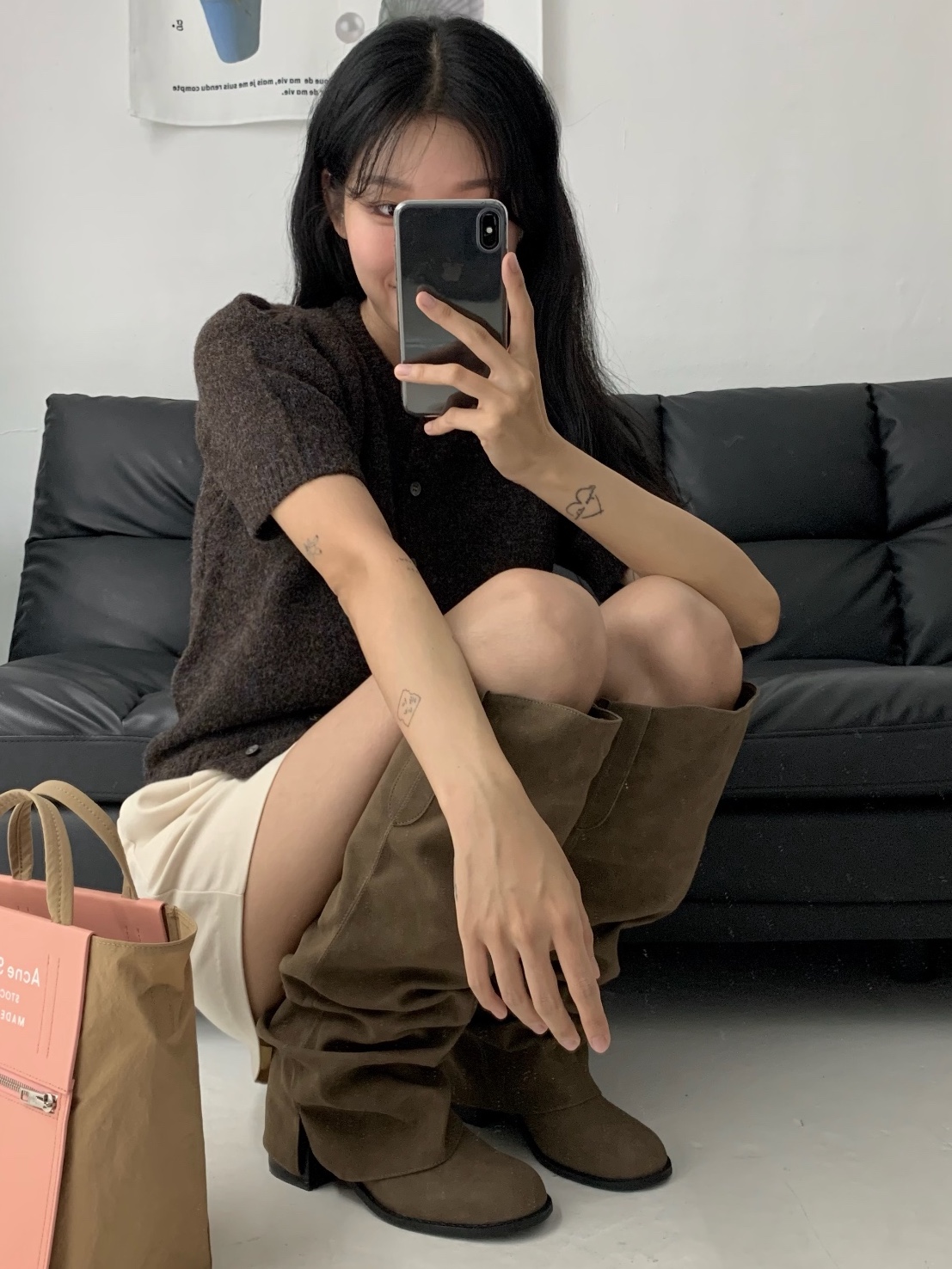 Acne Studios Baker Out Mini Tote Bag Brown Pink 착용 스타일 - 1