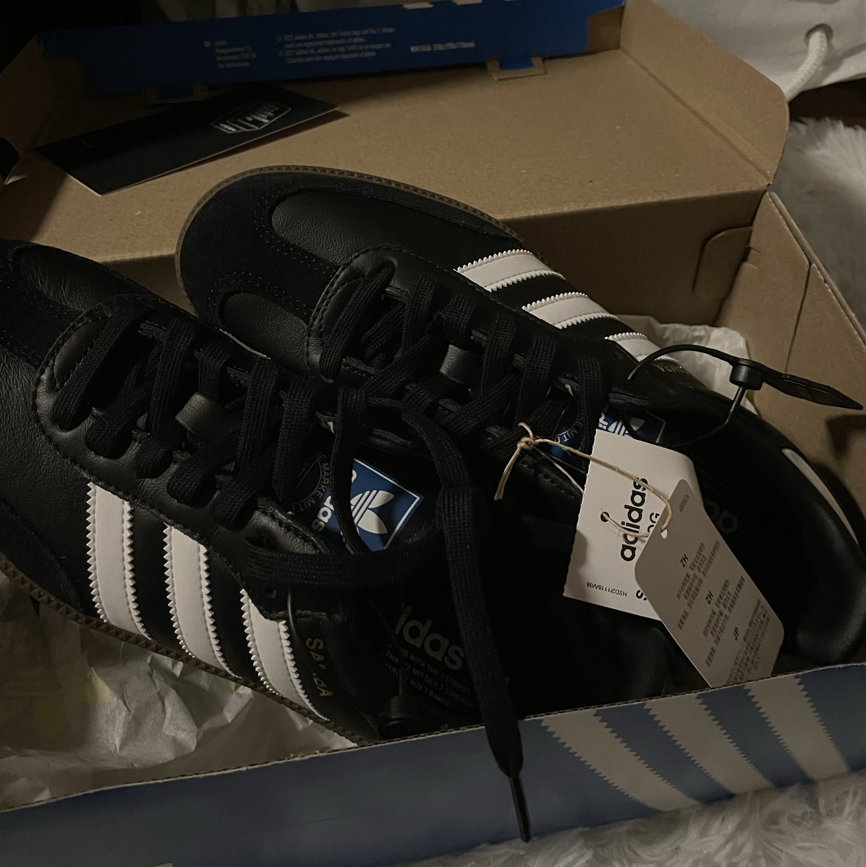 Adidas Samba OG Black White Gum 착용 스타일