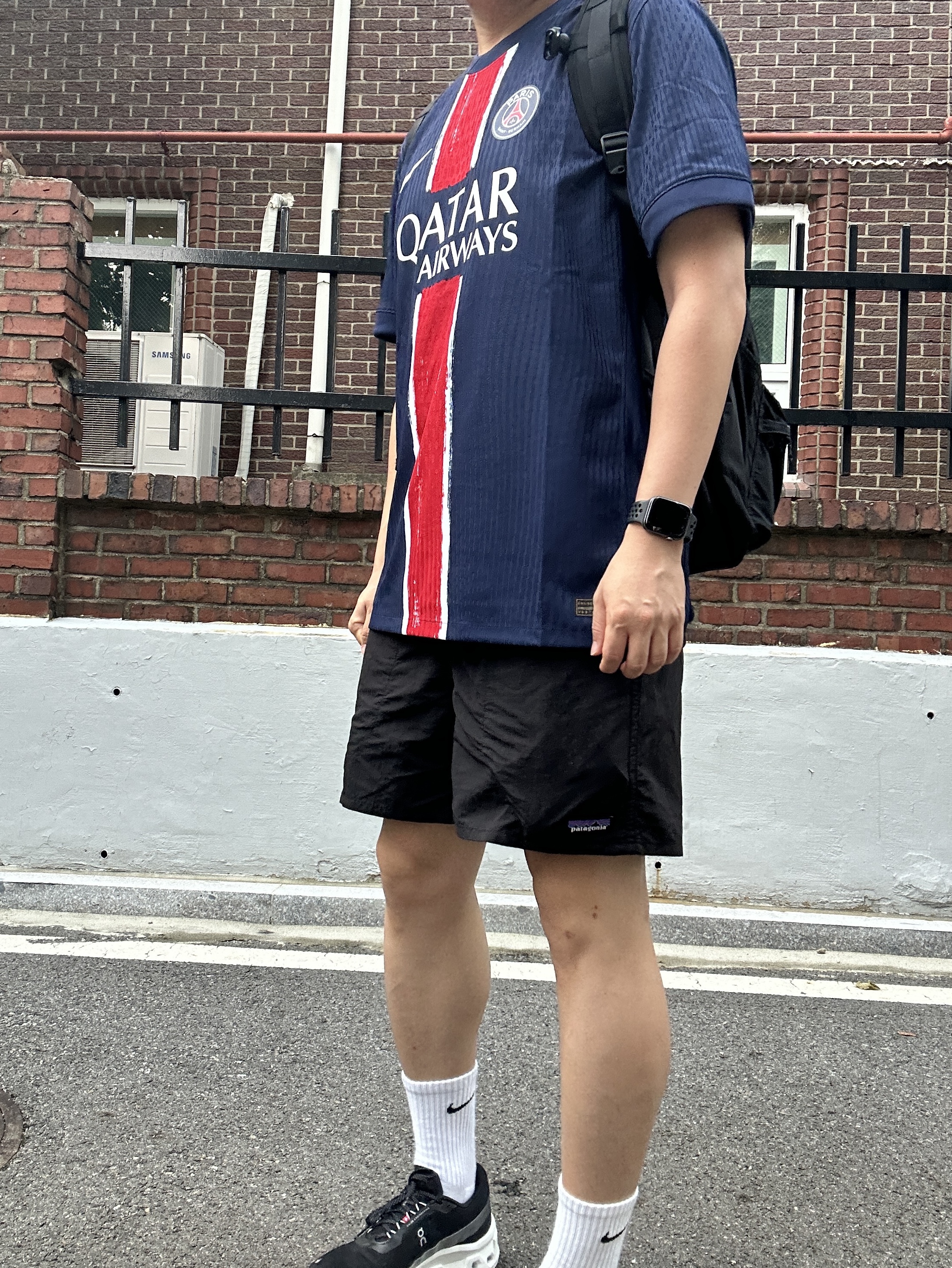 Nike Paris Saint-Germain 2024/25 Dri-Fit ADV Match Home Jersey Midnight Navy (Non Marking Ver.), On Running Cloudmonster 2 Black Frost 착용 스타일 - 4