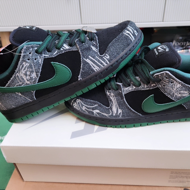 Nike x There SB Dunk Low Pro Anthracite and Gorge Green 착용 스타일 - 3