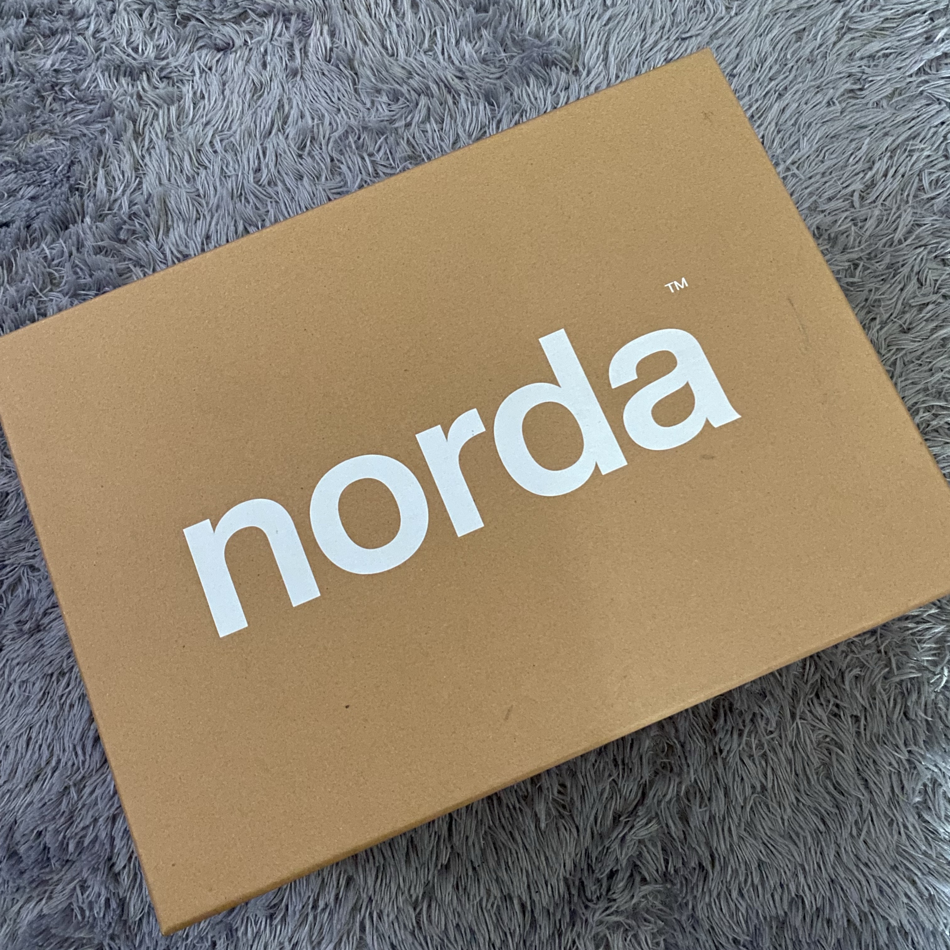 Norda 001/A Stealth Black 착용 스타일 - 3