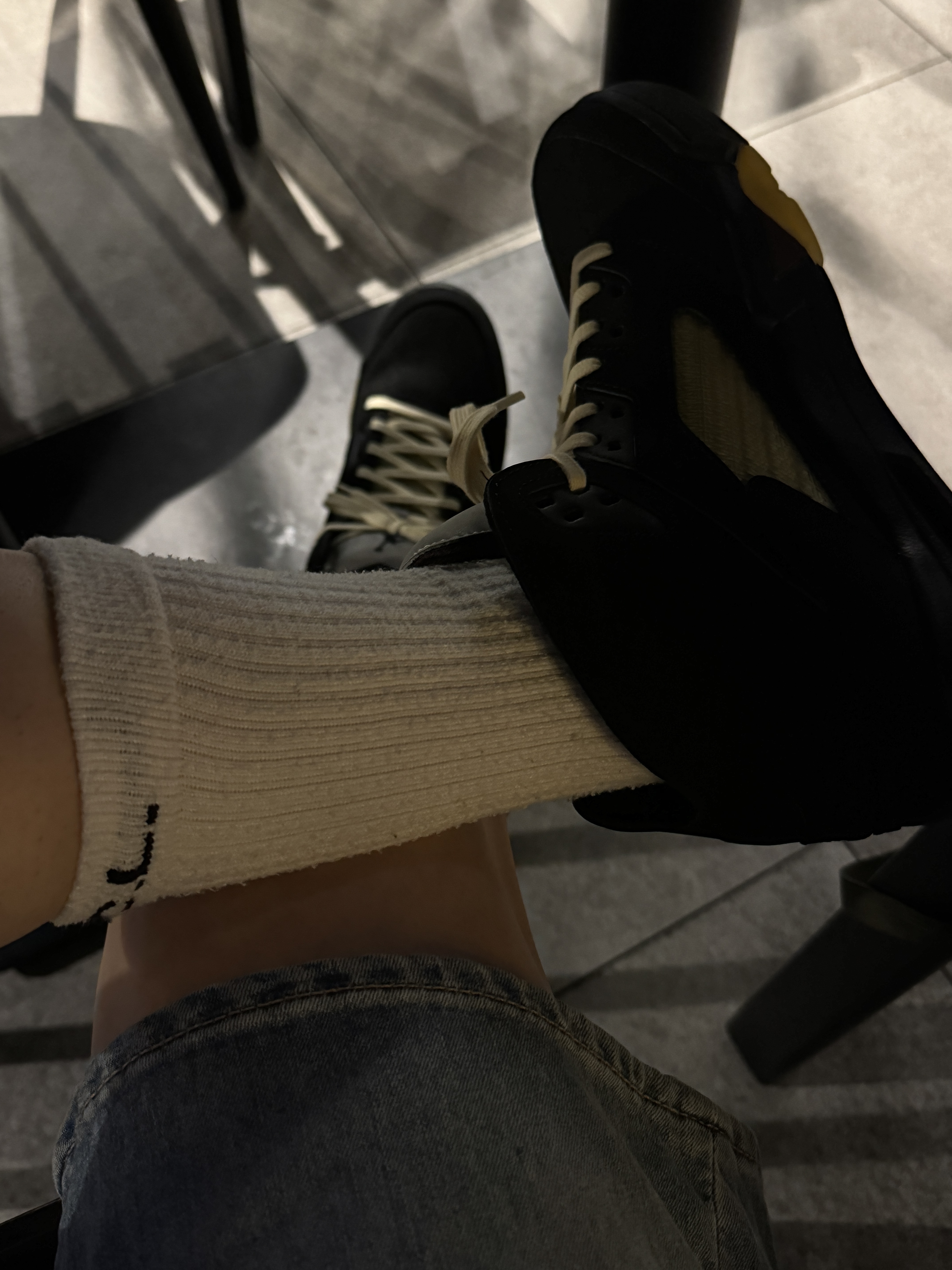 Jordan 5 x A Ma Maniere Retro Dusk, Nike x Drake Nocta NRG CL Socks White 착용 스타일 - 1