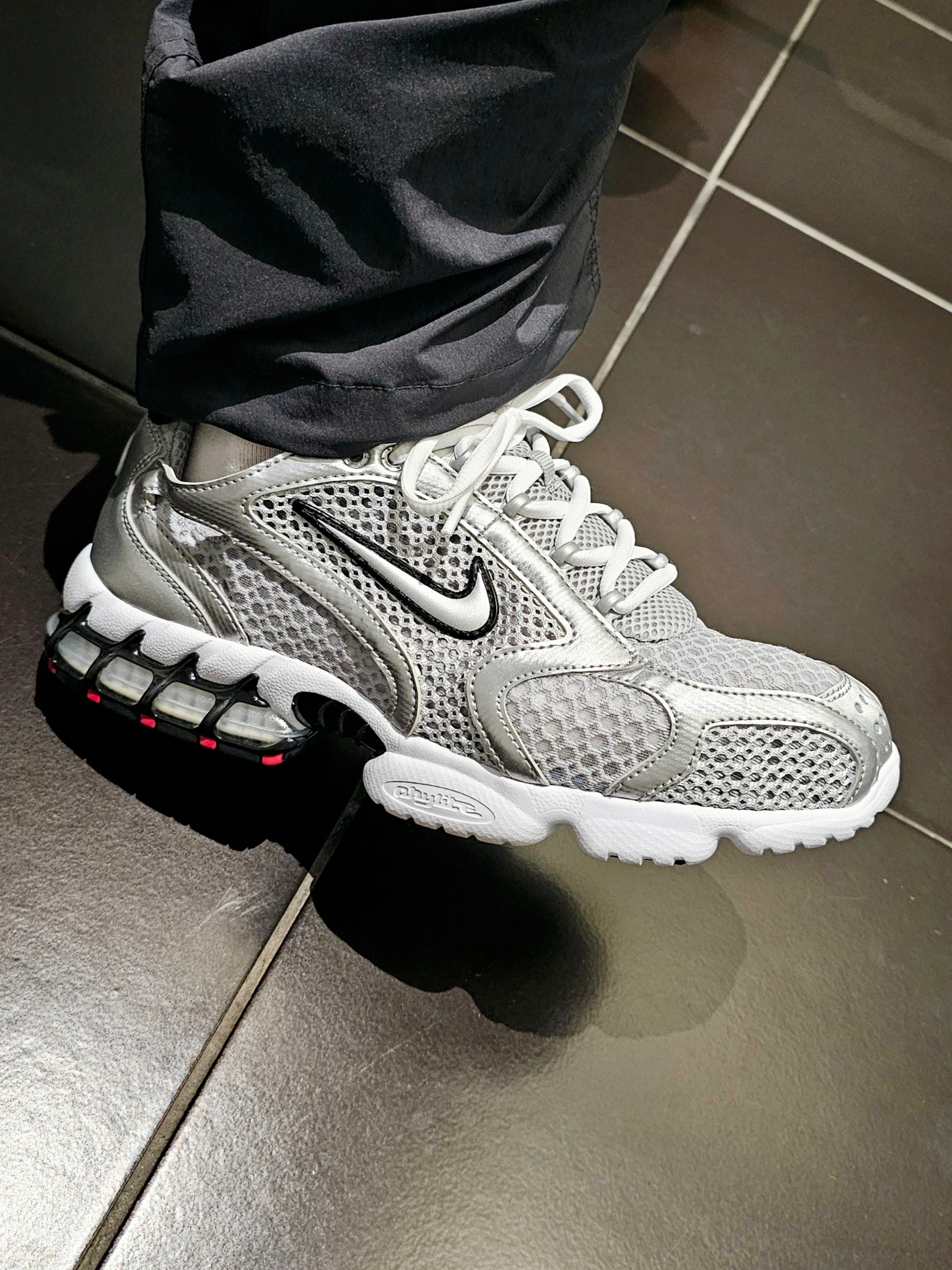 Nike Air Zoom Spiridon Cage 2 Metallic Silver 착용 스타일 - 1