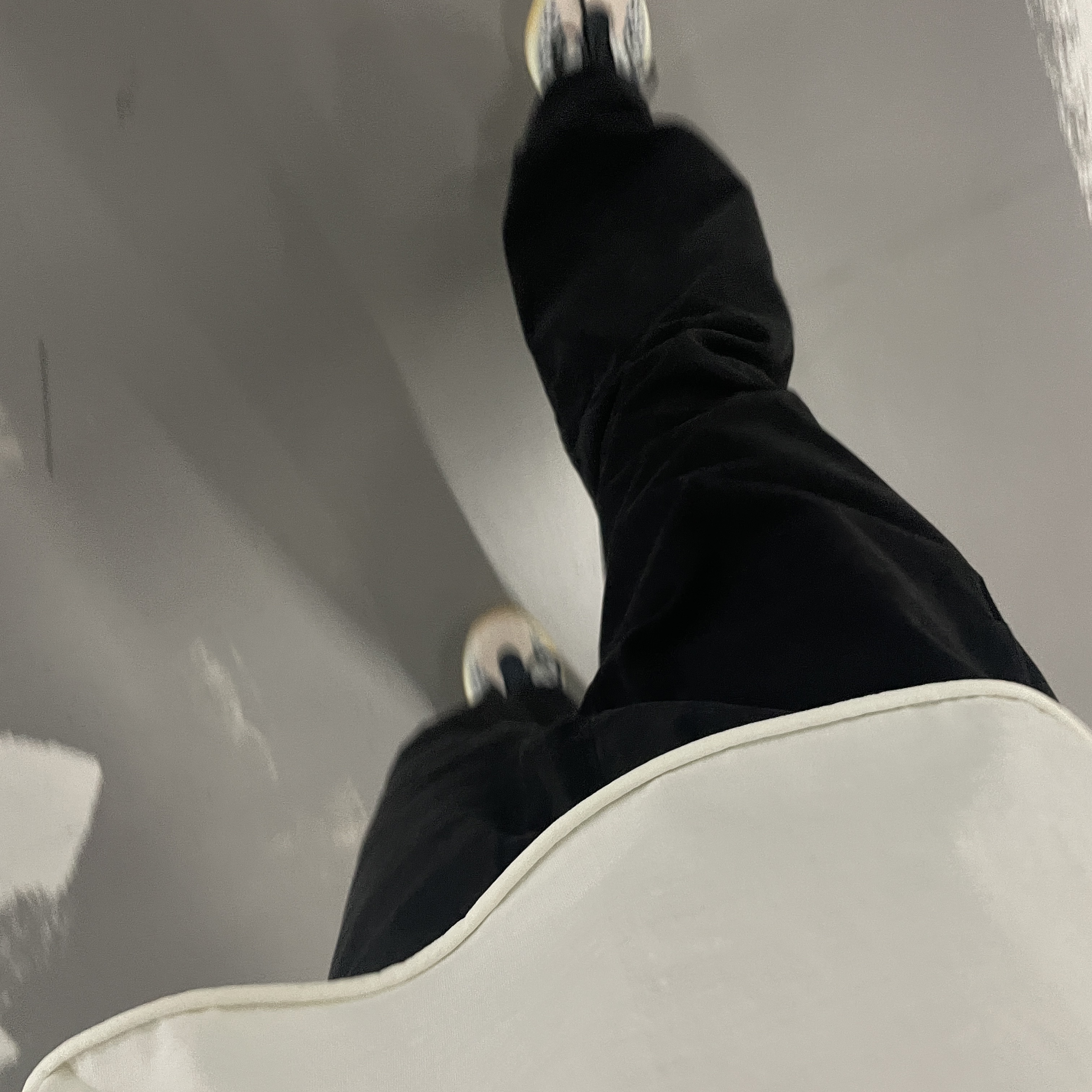 Adidas Yeezy QNTM Sea Teal, Yeezy Gap Engineered By Balenciaga Sateen Cargo Pants Black 착용 스타일 - 2