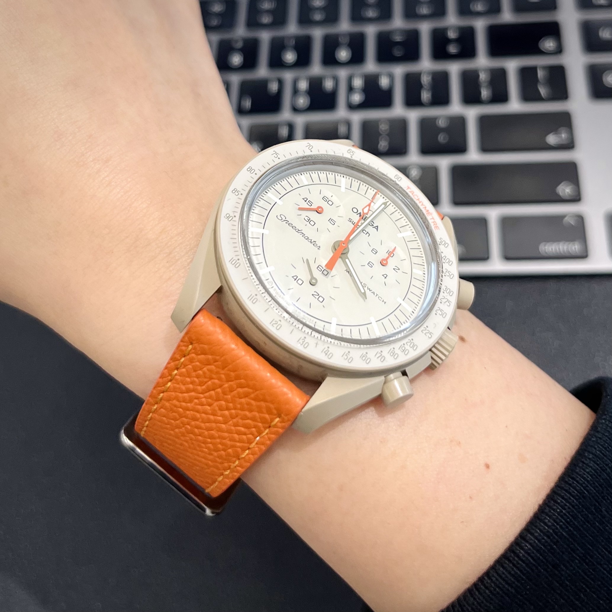 Swatch x Omega Bioceramic MoonSwatch Mission To Jupiter 착용 스타일