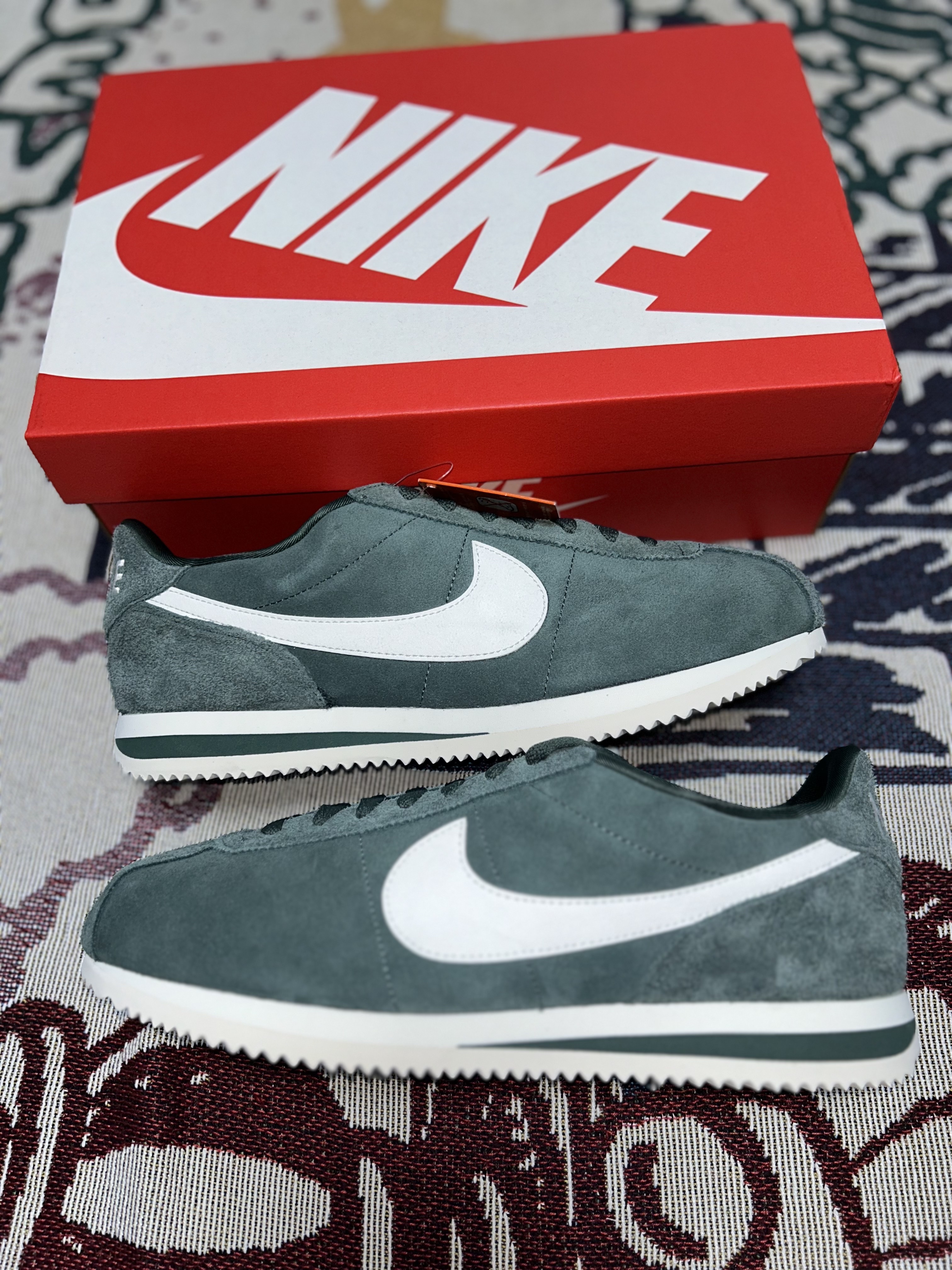 Nike Cortez Vintage Green 착용 스타일 - 1