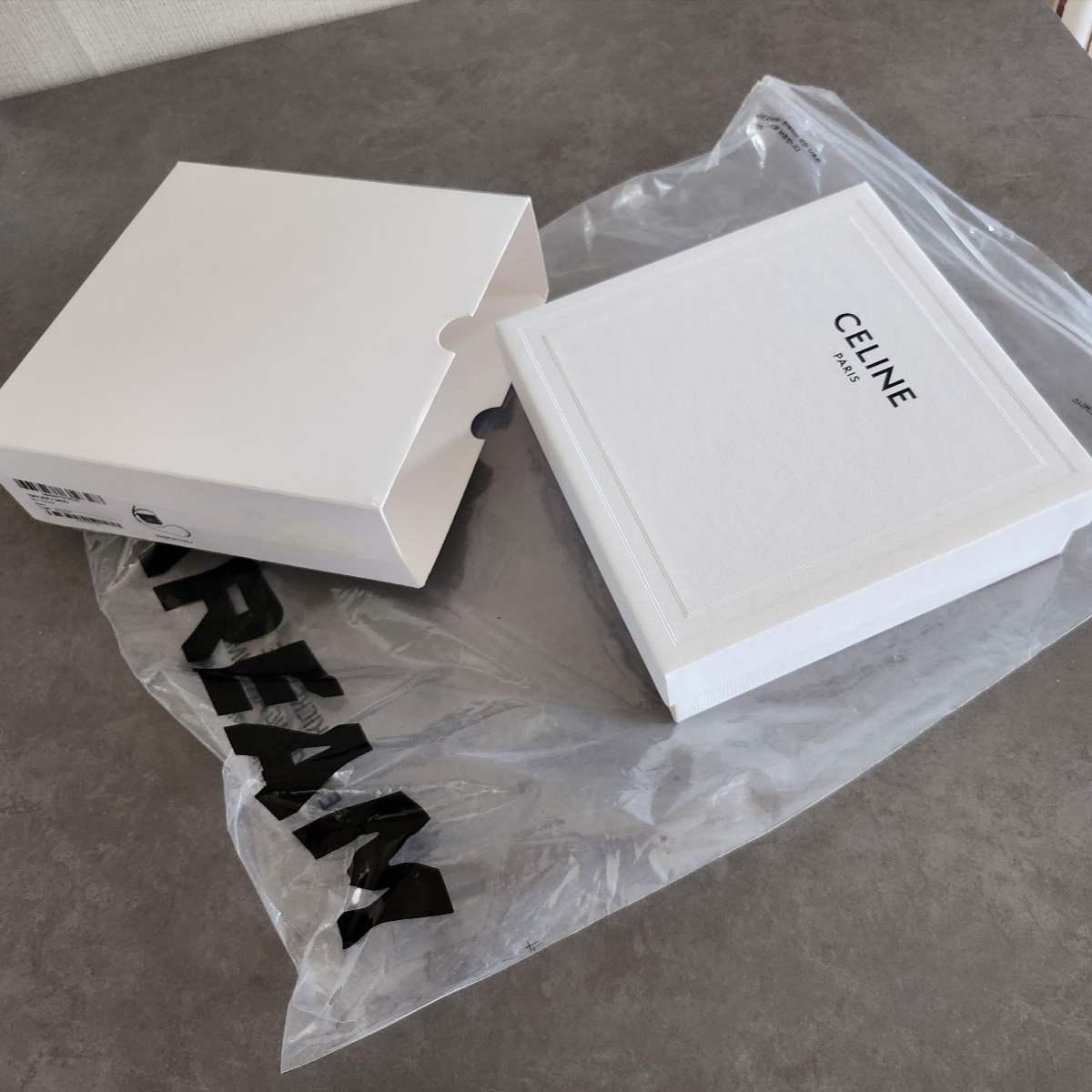 Celine Mini Claude in Shiny Calfskin Black 착용 스타일 - 1