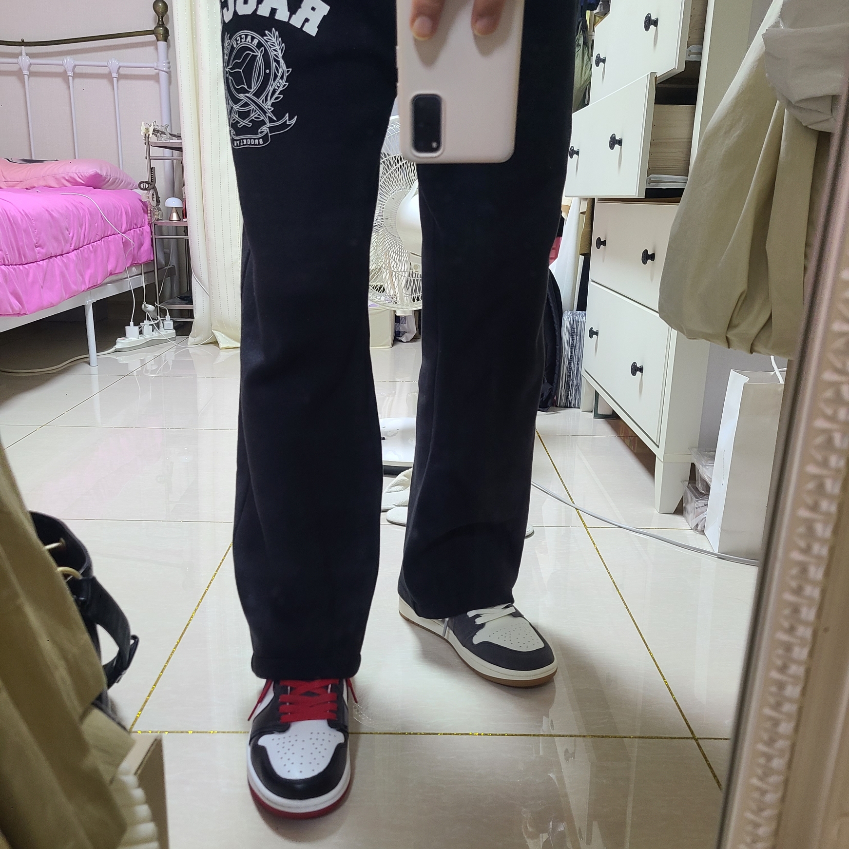 Jordan 1 Retro Low OG Black Toe 착용 스타일 - 3