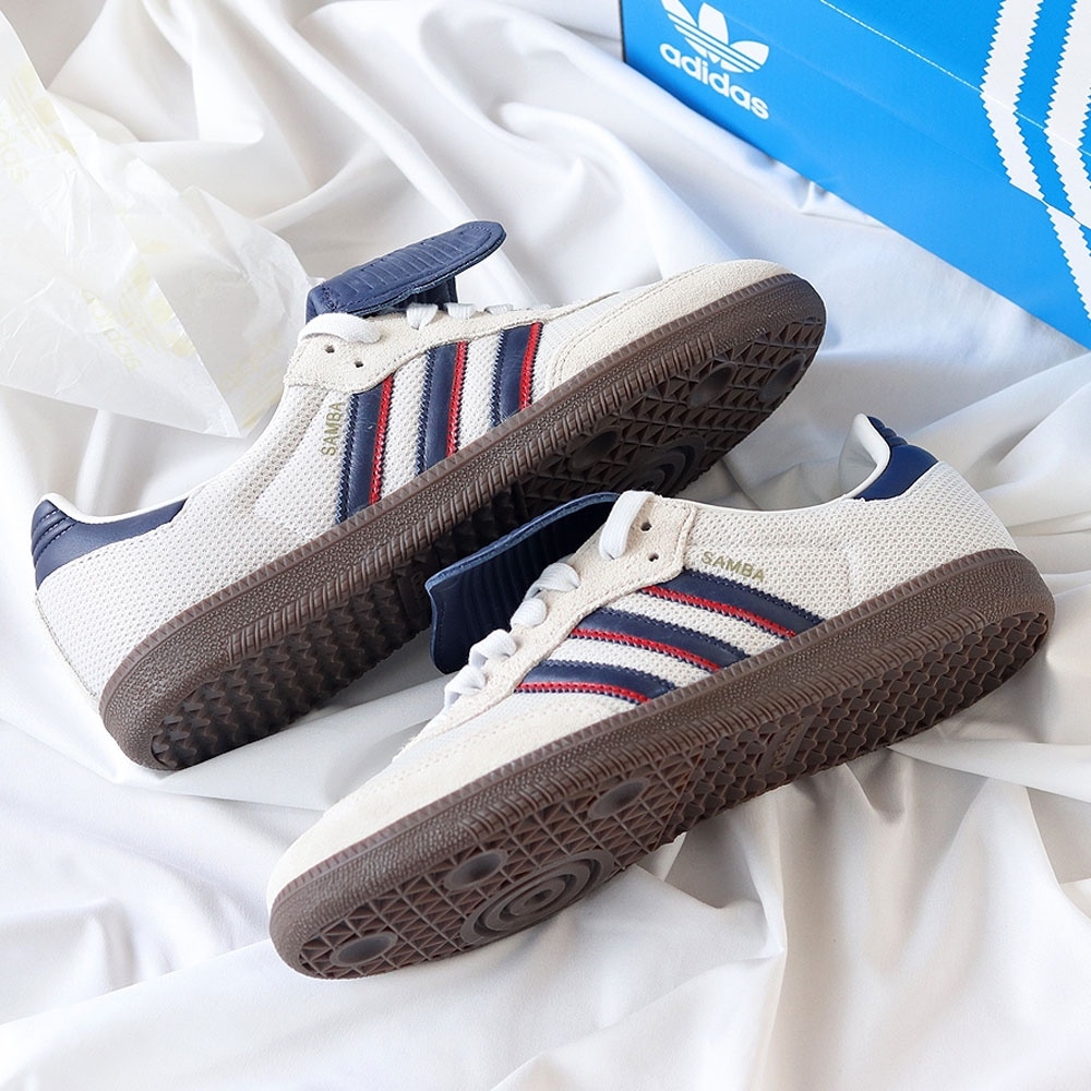 Adidas Samba LT Crystal White Dark Blue Gum 착용 스타일 - 2