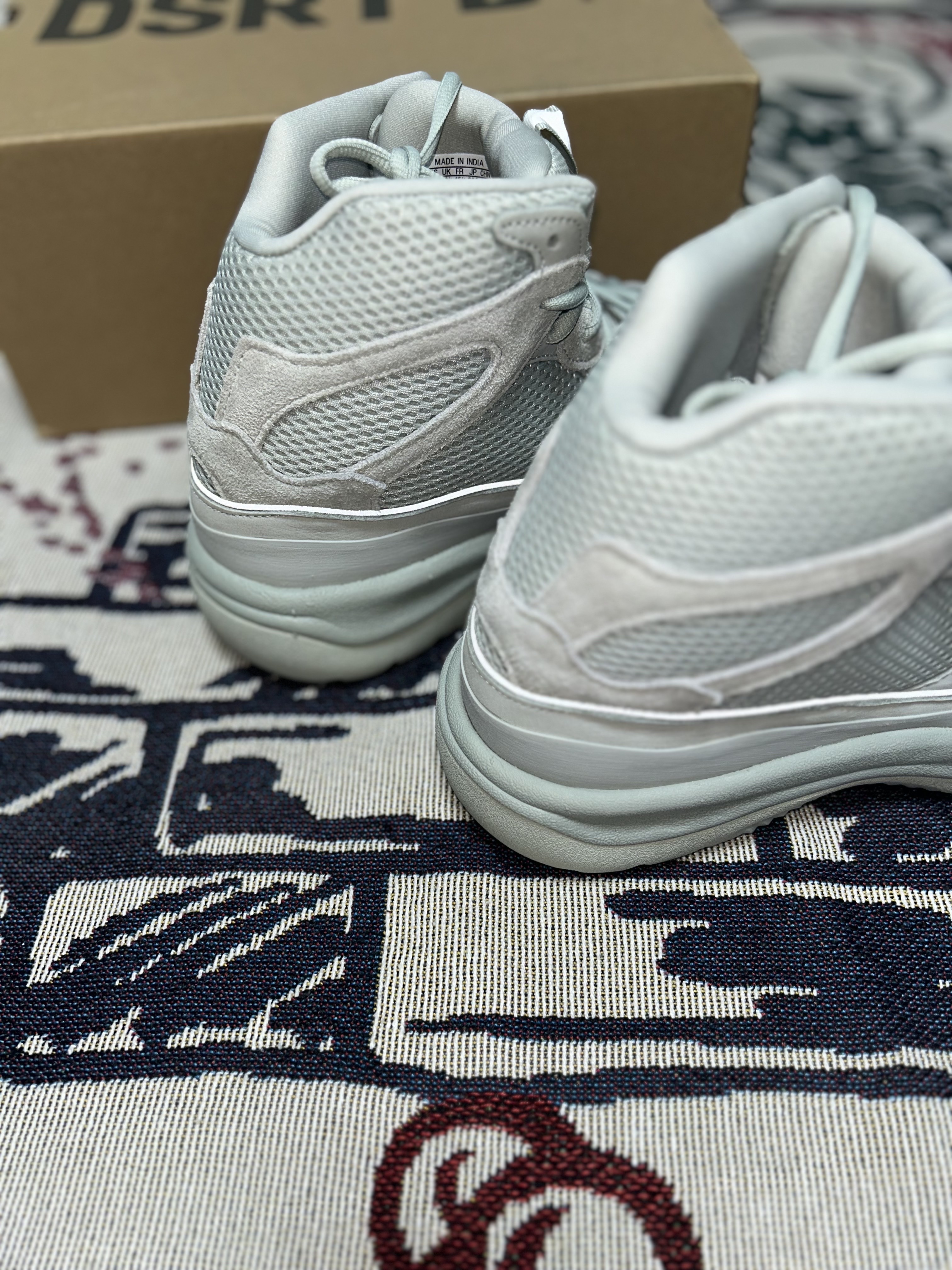 Adidas Yeezy Desert Boot Salt 착용 스타일 - 6