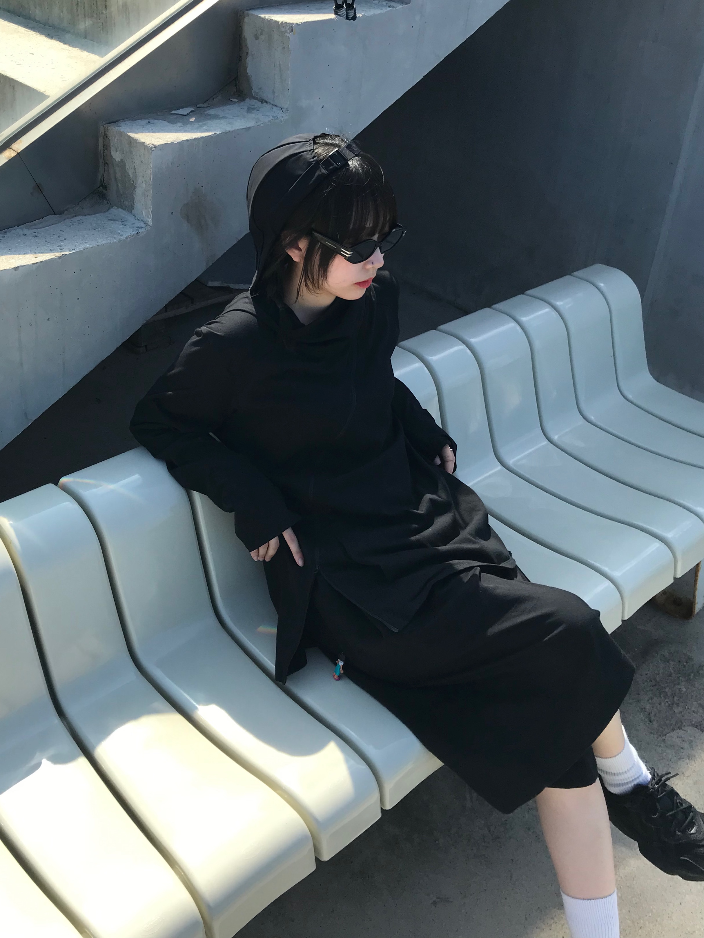(W) Adidas Ozweego Knit Black 착용 스타일 - 2