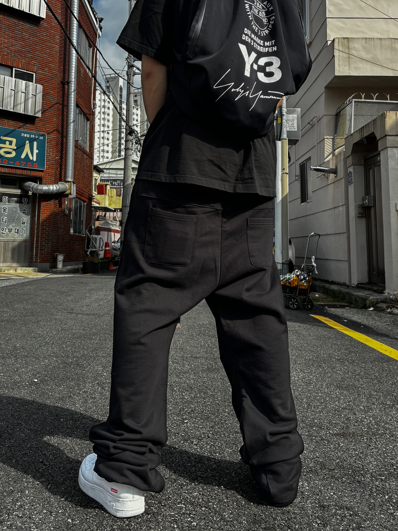 Wapworks Flare Layerd Sweat Pants Black, Nike x Supreme Air Force 1 Low White 착용 스타일 - 4