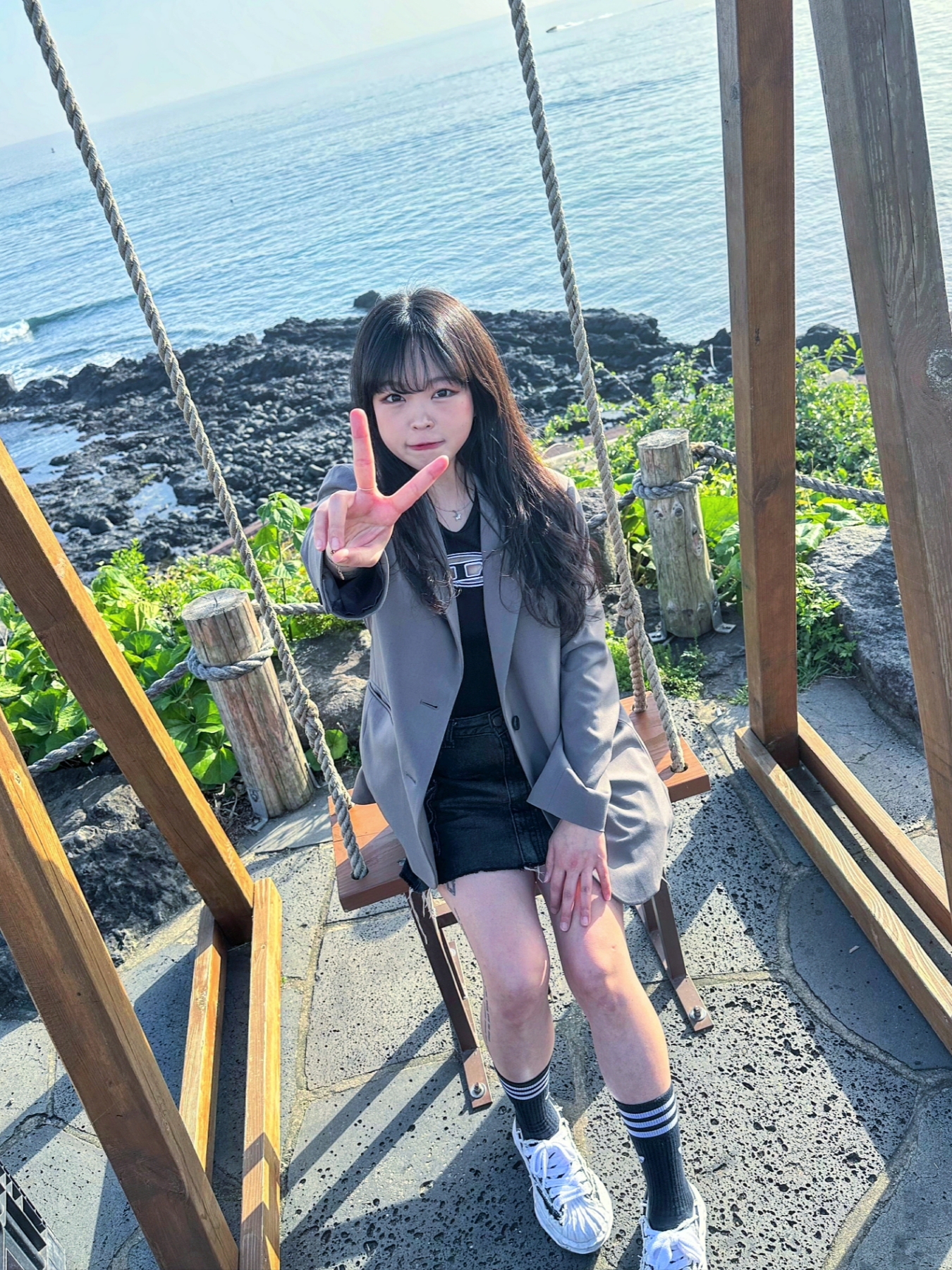 (W) Diesel T-Angie Peekaboo Logo T-Shirt Black, Maison Mihara Yasuhiro Blakey OG Sole OH Canvas Low-top Sneakers Black 착용 스타일 - 2