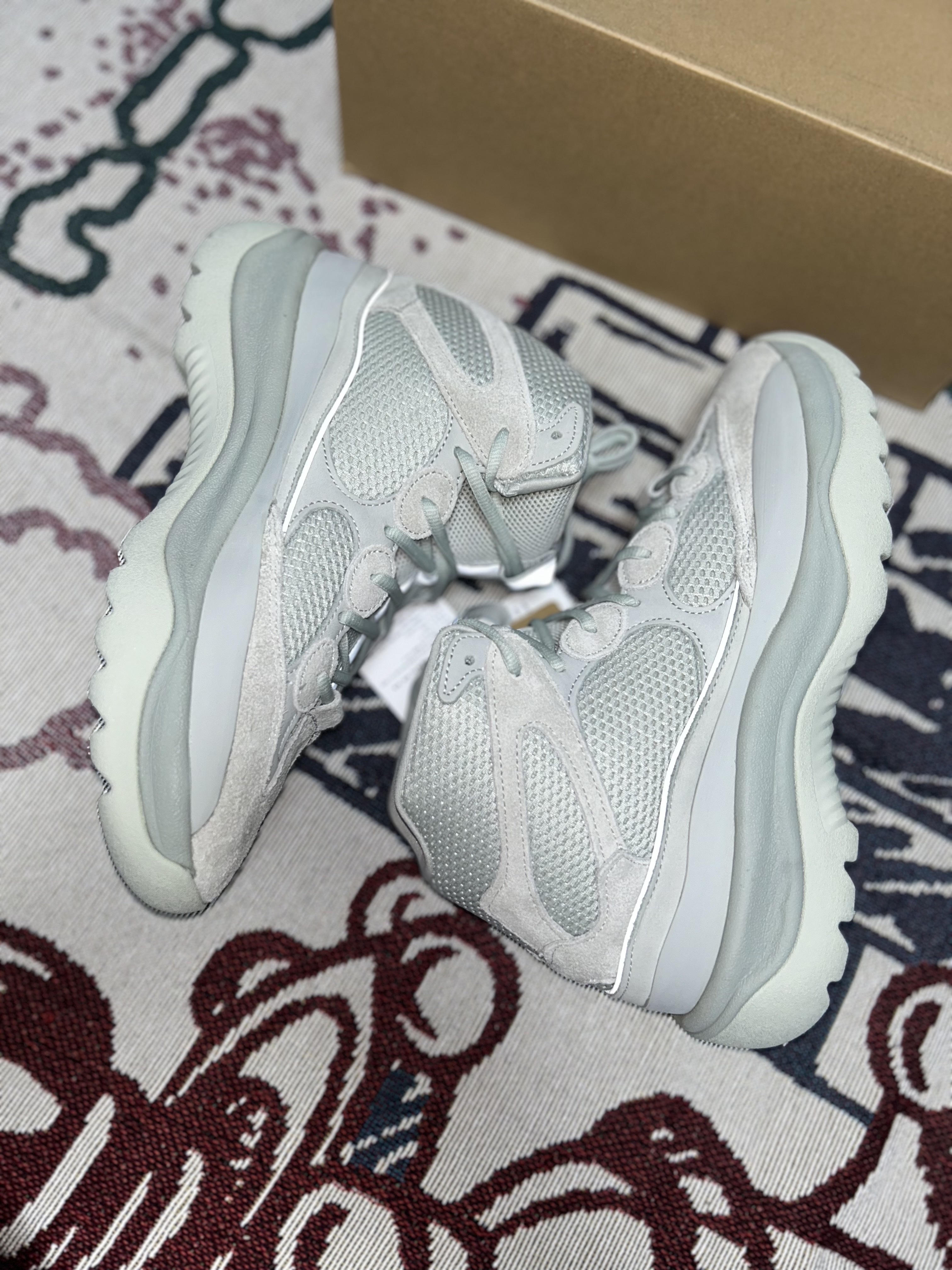 Adidas Yeezy Desert Boot Salt 착용 스타일 - 5