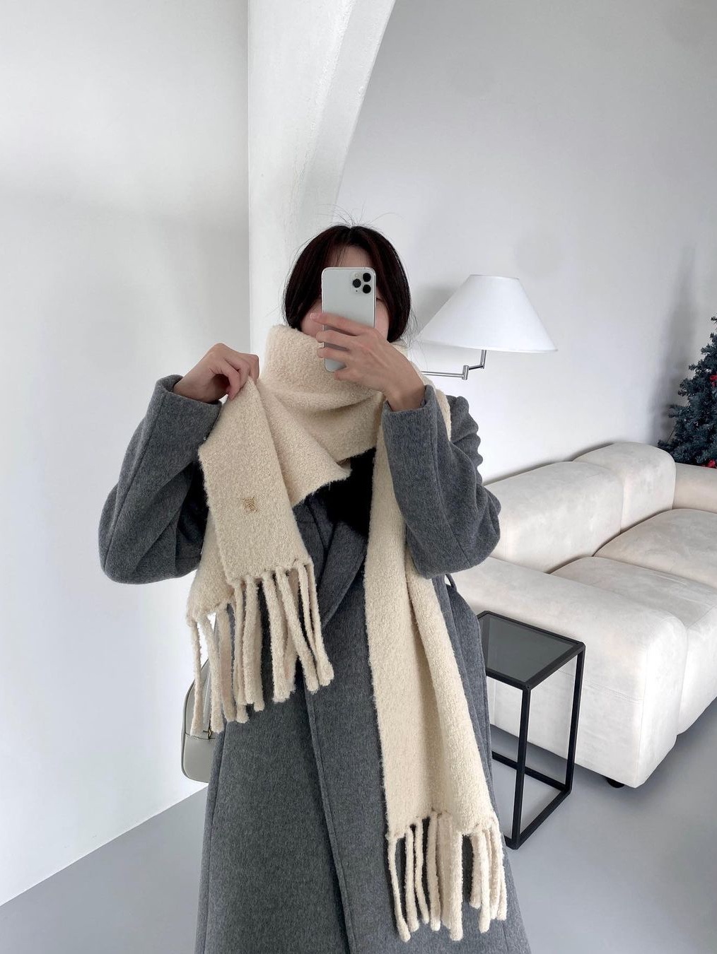 Siyazu SIAC3034 Boucle Big Muffler Cream 착용 스타일 - 1