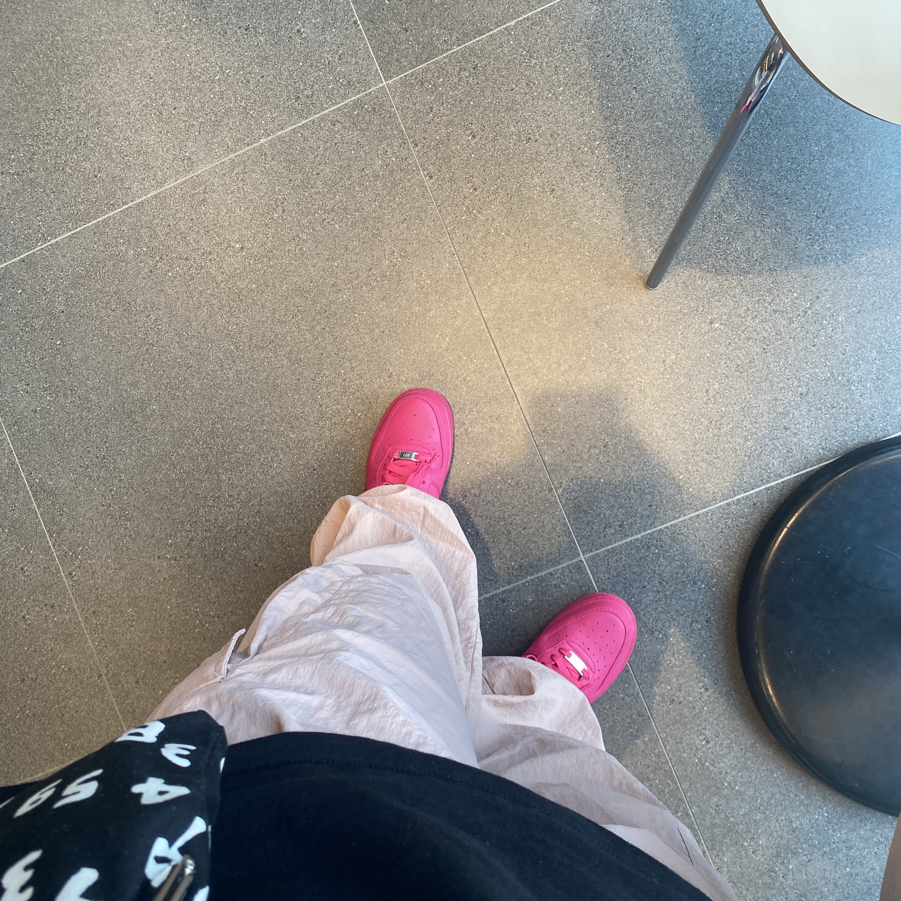 (W) Nike Air Force 1 '07 Fireberry Fierce Pink 착용 스타일 - 2