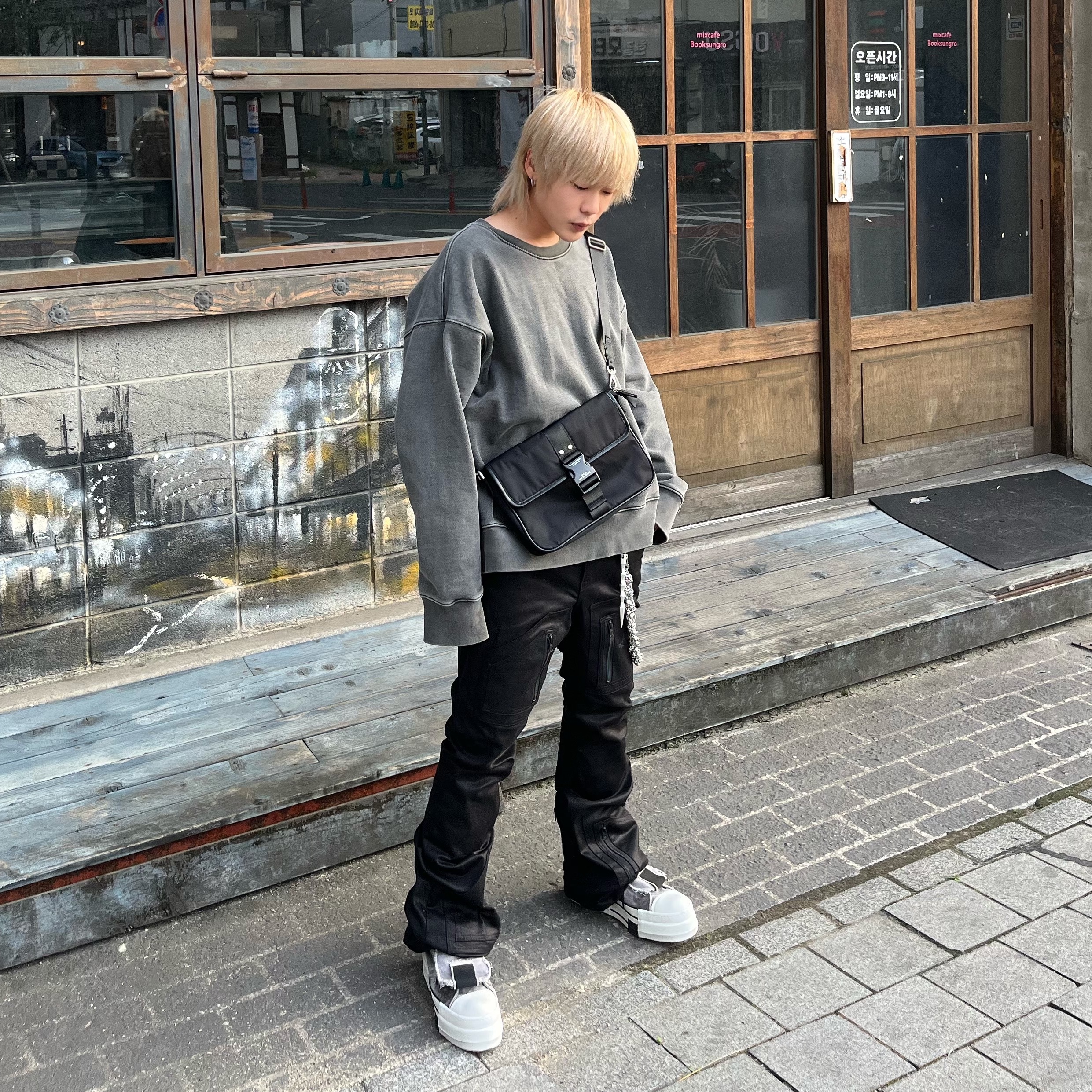 Converse x Drkshdw DBL Drkstar Overdye Chuck 70 Hi Concrete 착용 스타일 - 1