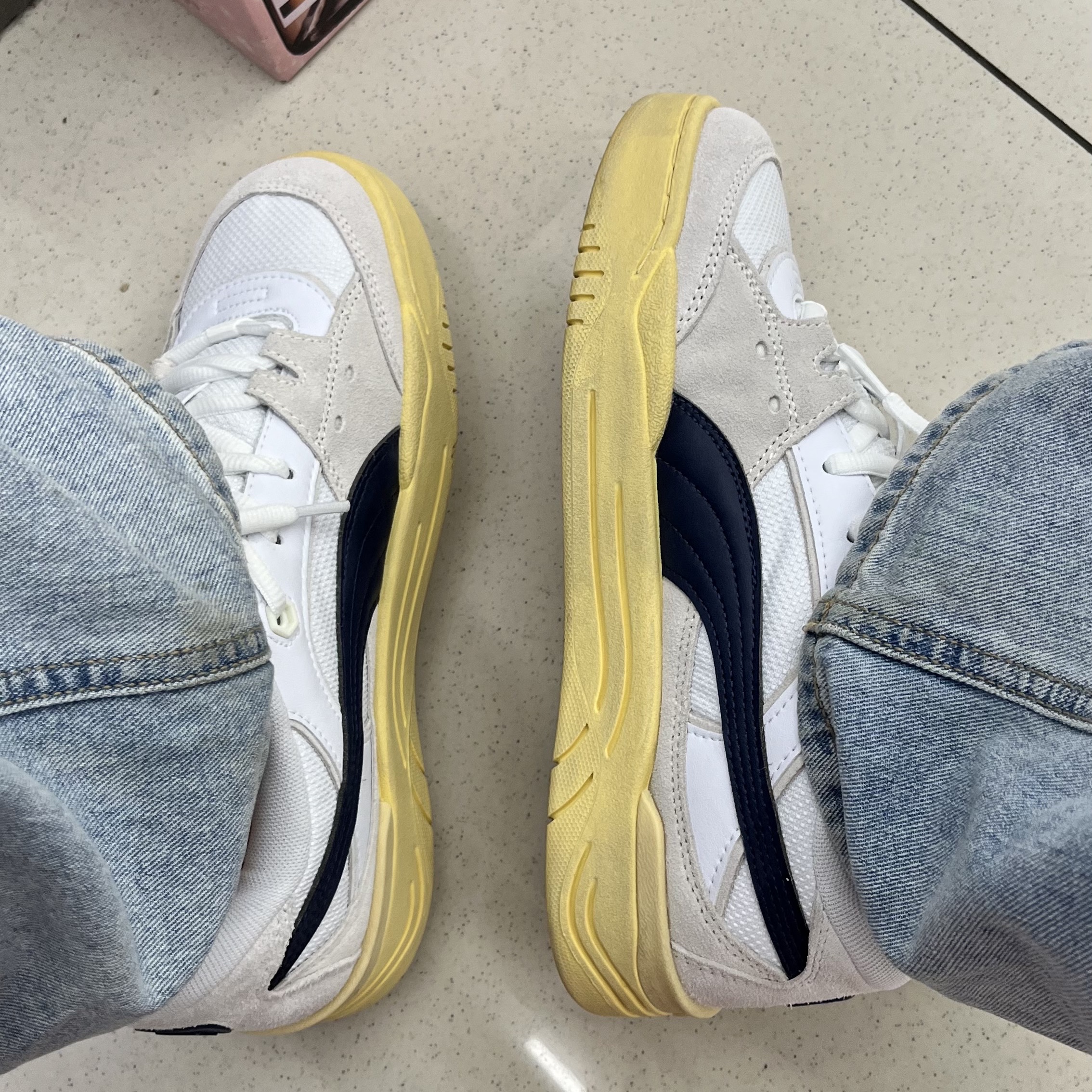 (W) Puma 180 Vintage Sneakers White Navy 착용 스타일